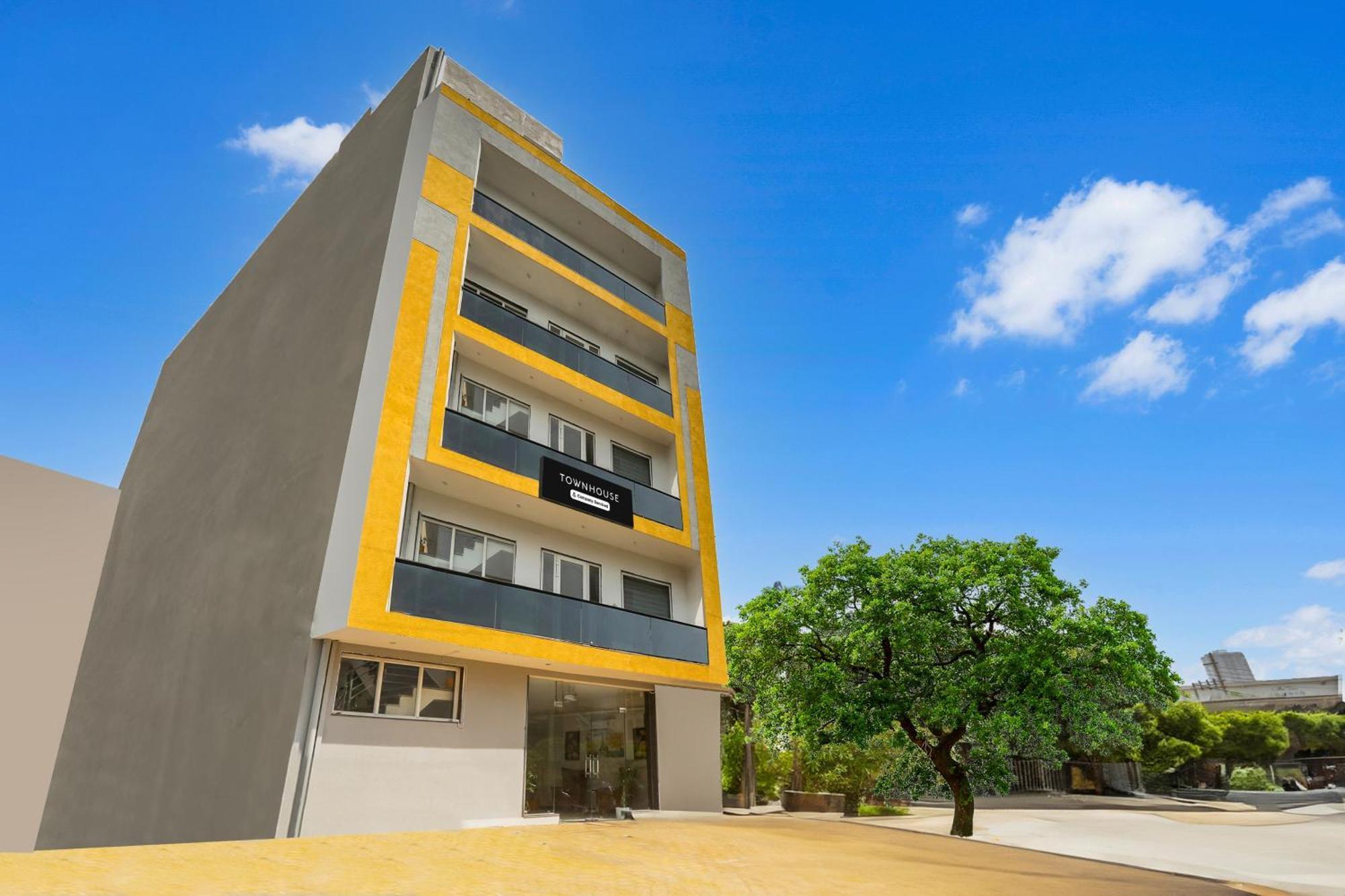 Super Townhouse Sector 69 3*