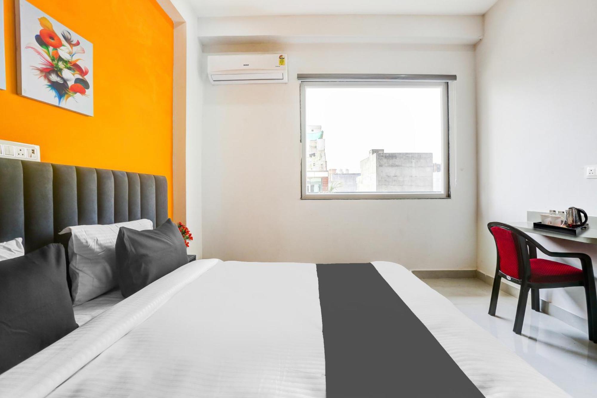 Super Townhouse Sector 69 Hotel