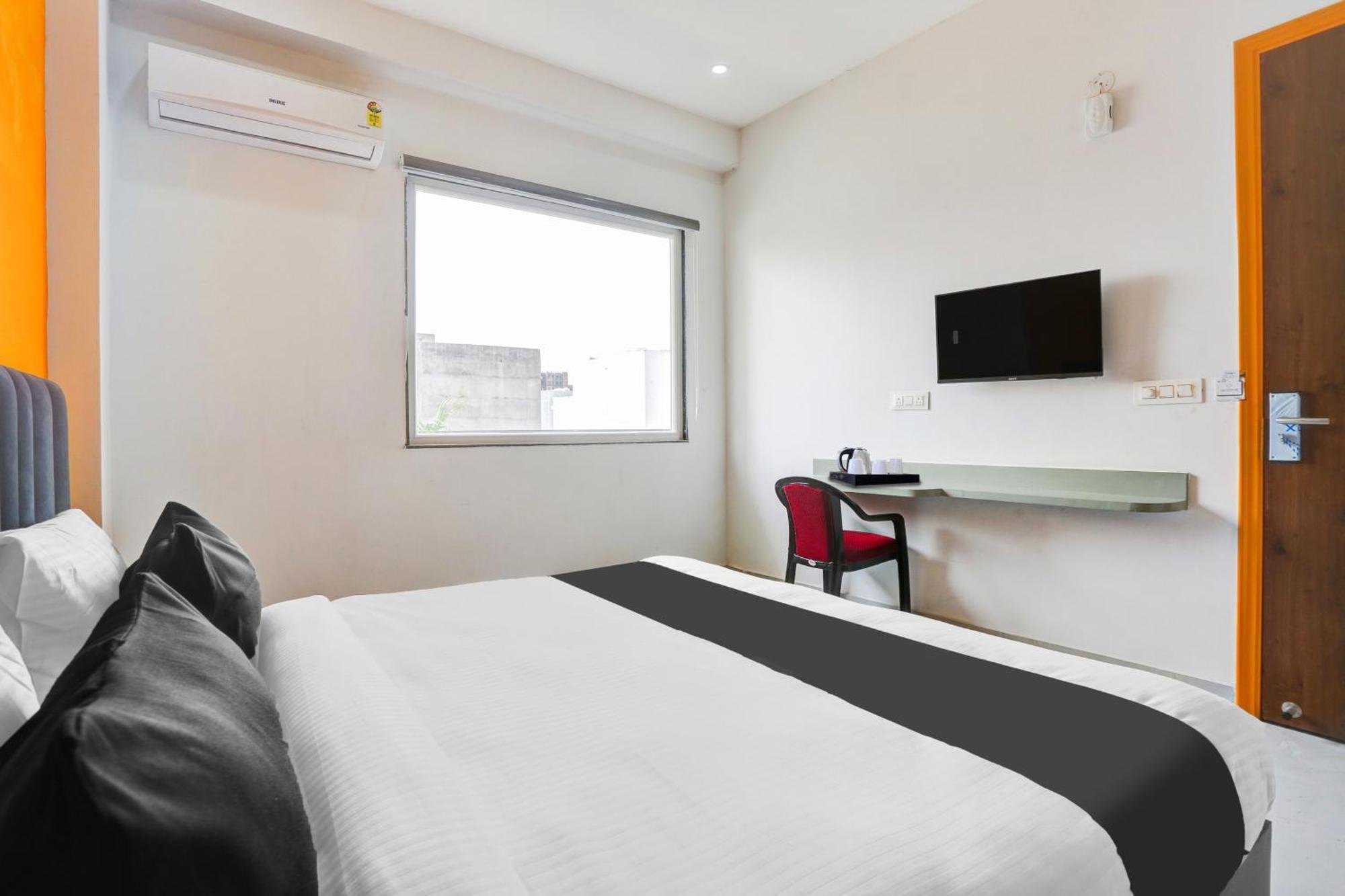 Super Townhouse Sector 69 Hotel 3*