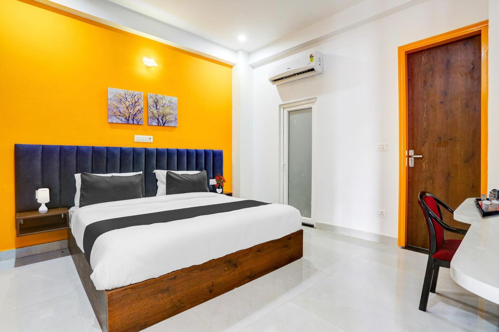 Super Townhouse Sector 69 Hotel 3*