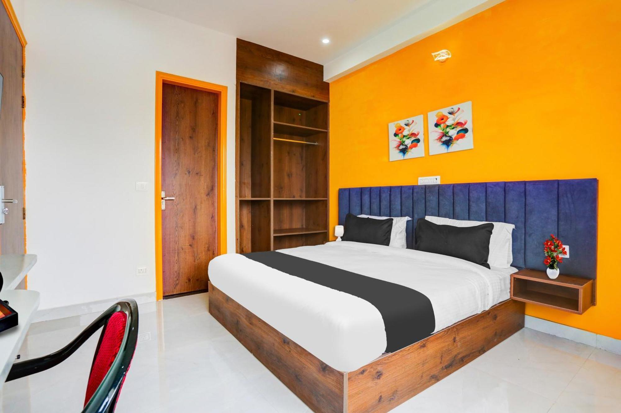 Super Townhouse Sector 69 Hotel