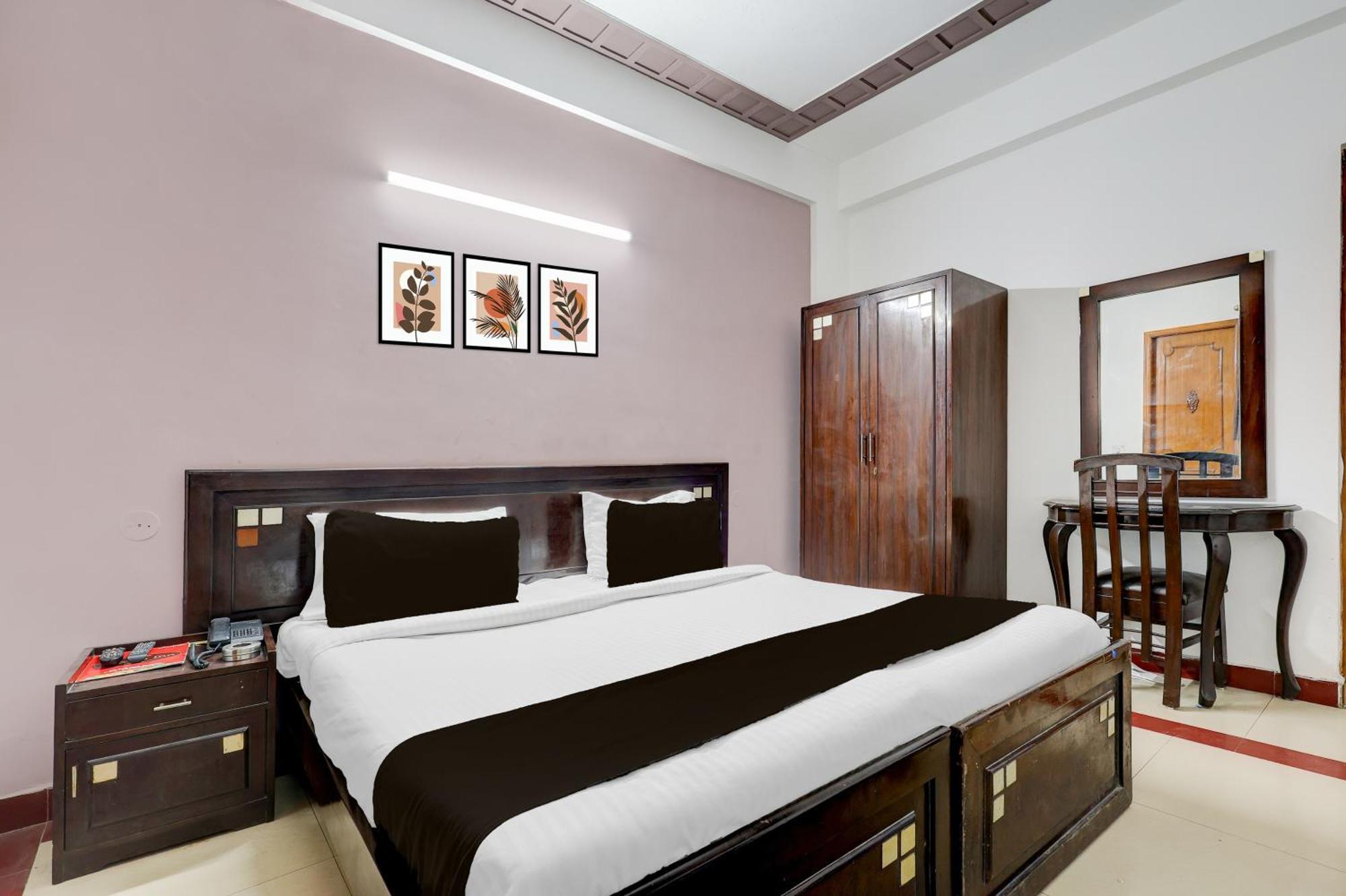 Hotel Hotel O Traika Inn Gurgaon