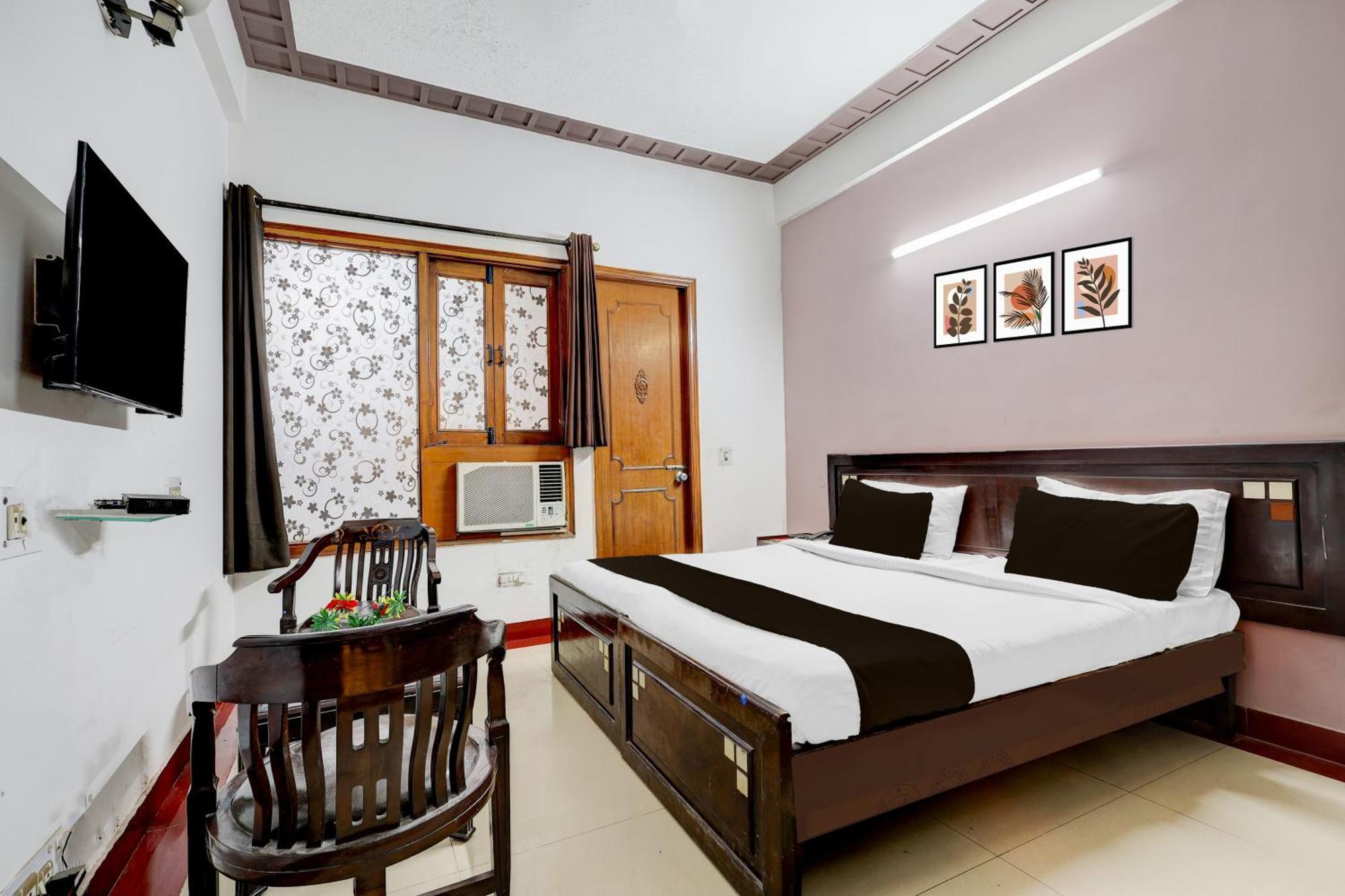 Hotel Hotel O Traika Inn Gurgaon