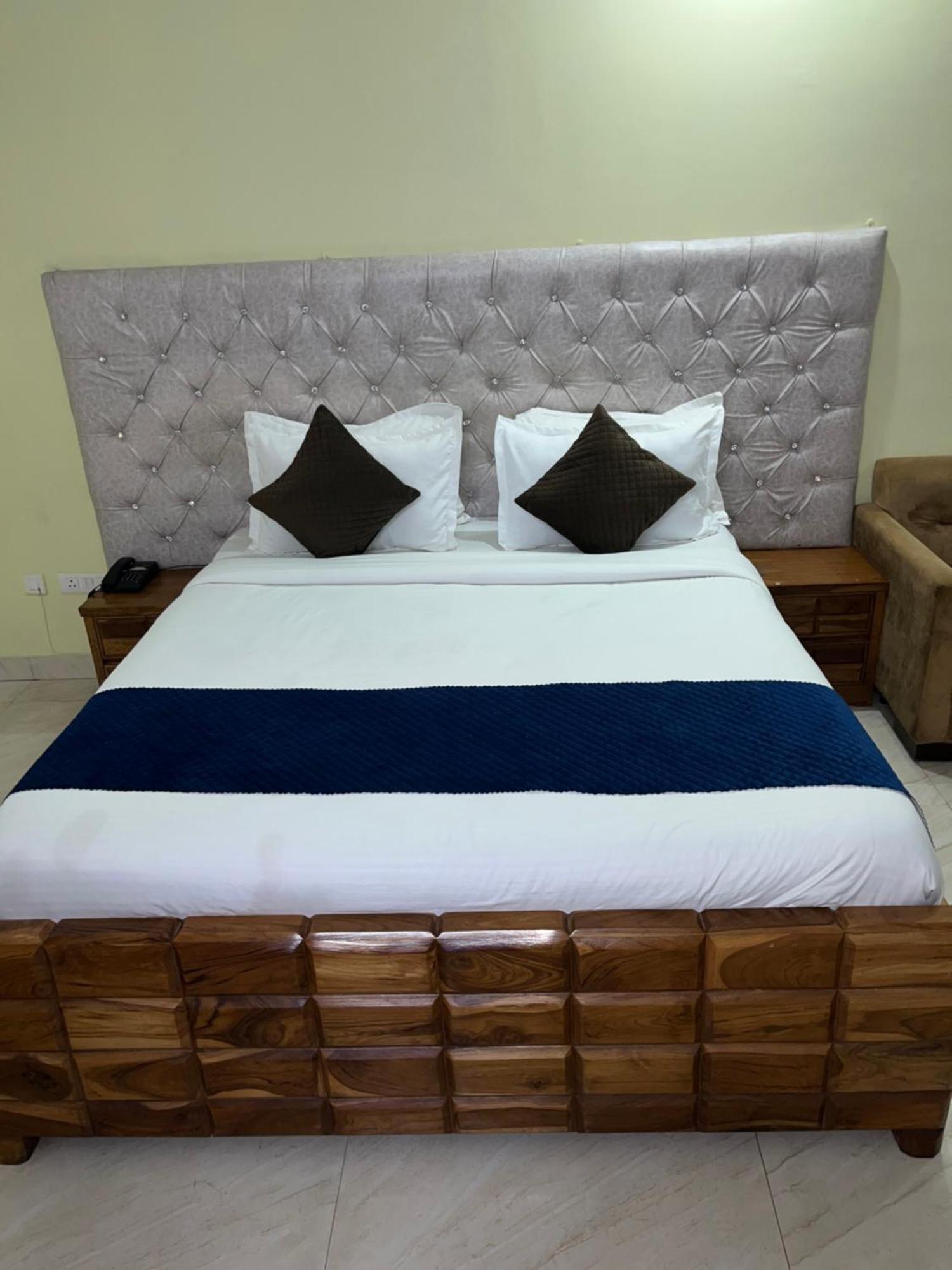 Hotel Vinayak Sector 43 Gurgaon