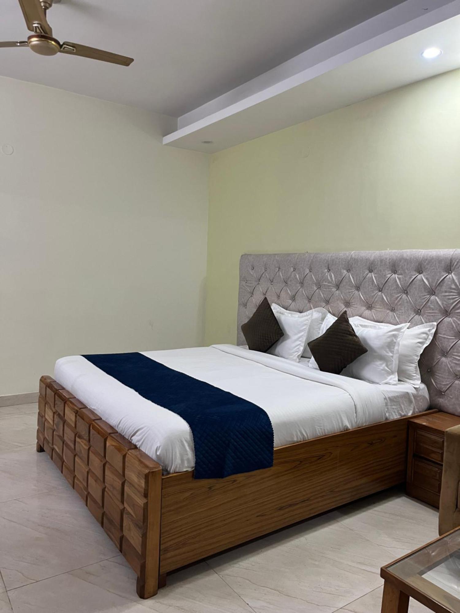Vinayak Sector 43 3* Gurgaon