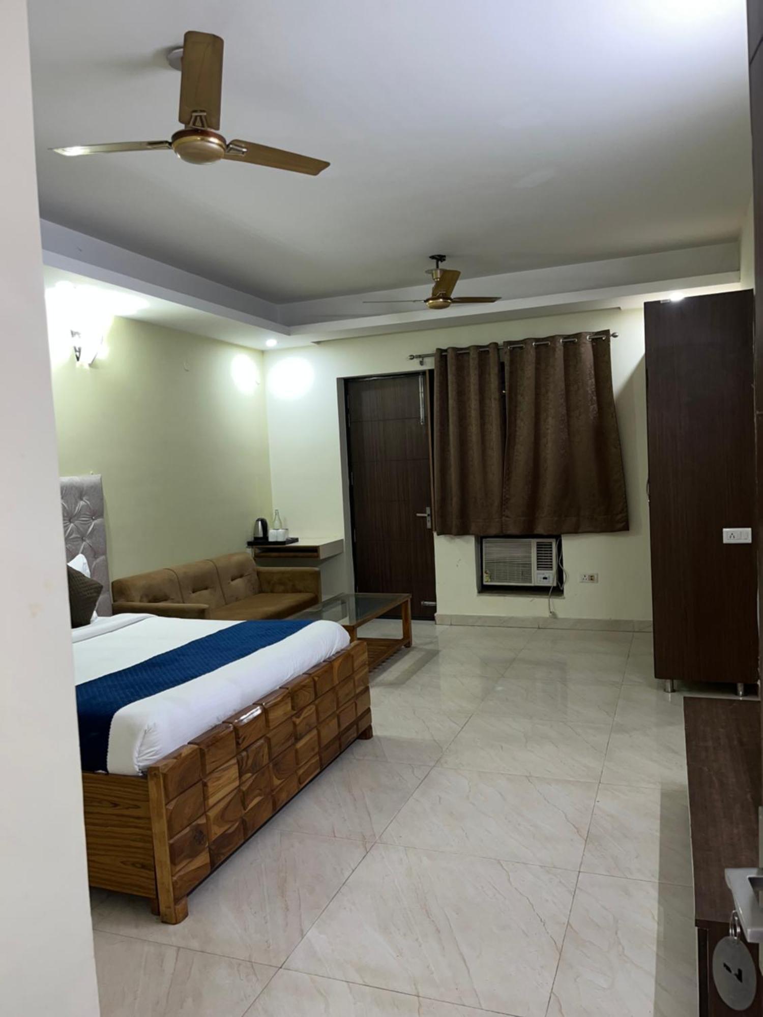 Hotel Vinayak Sector 43 3*