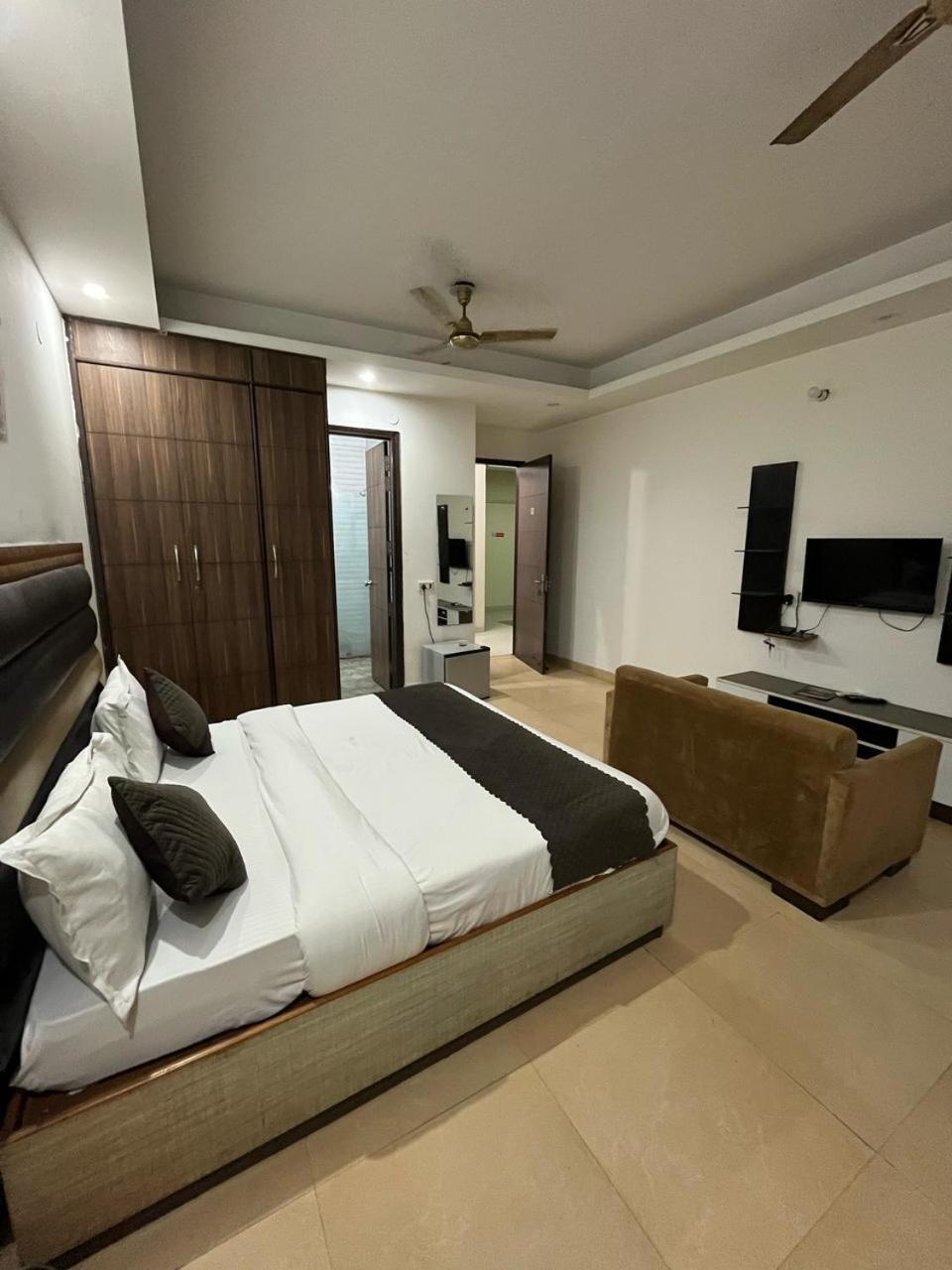Hotel Vinayak Sector 43 3*