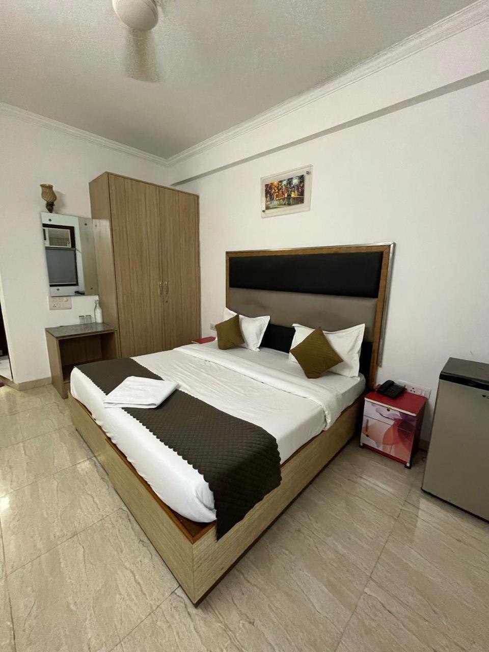 Vinayak Sector 43