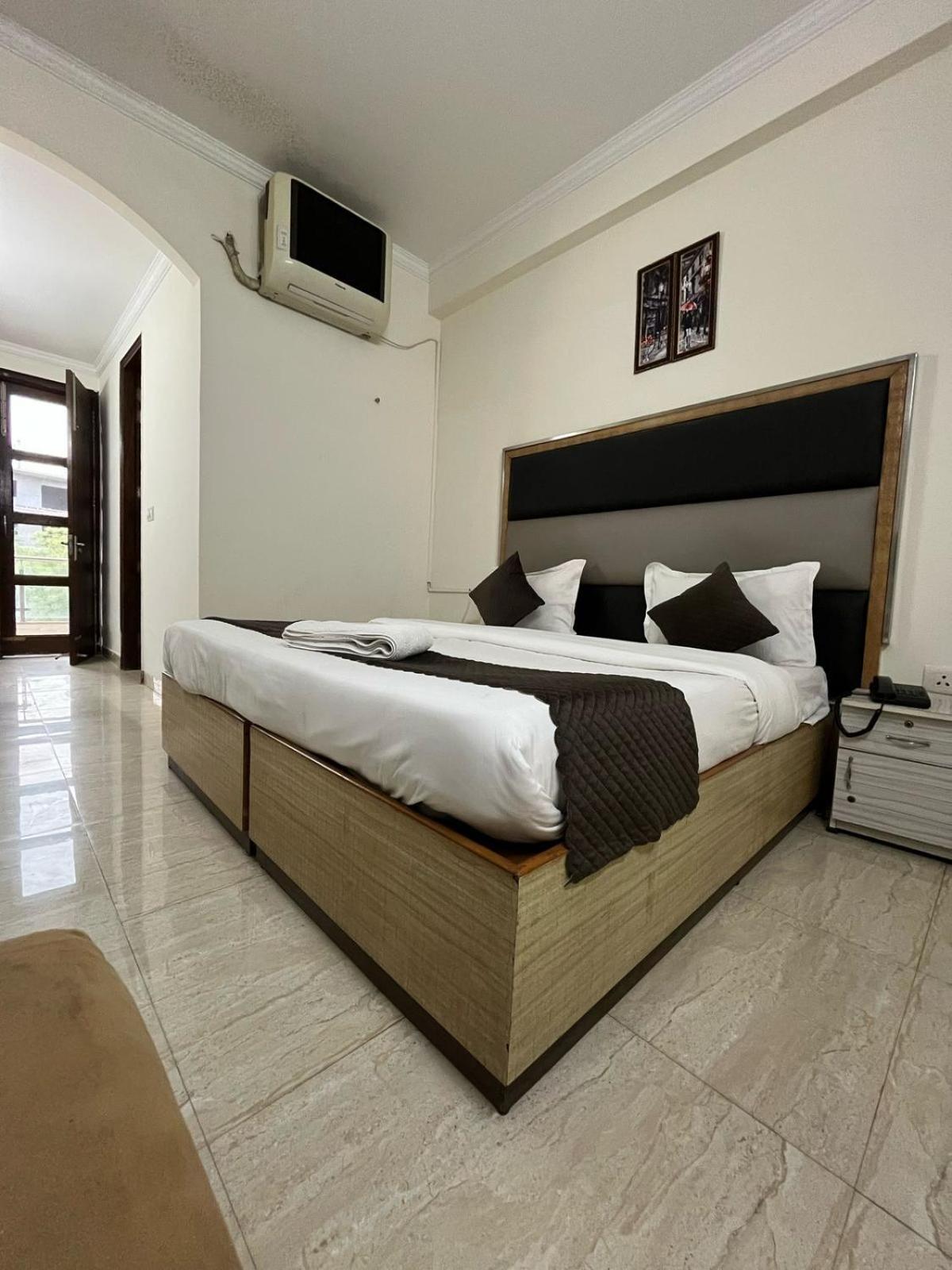 Hotel Vinayak Sector 43 3*