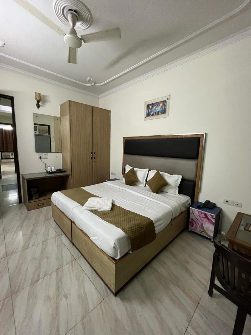 Vinayak Sector 43