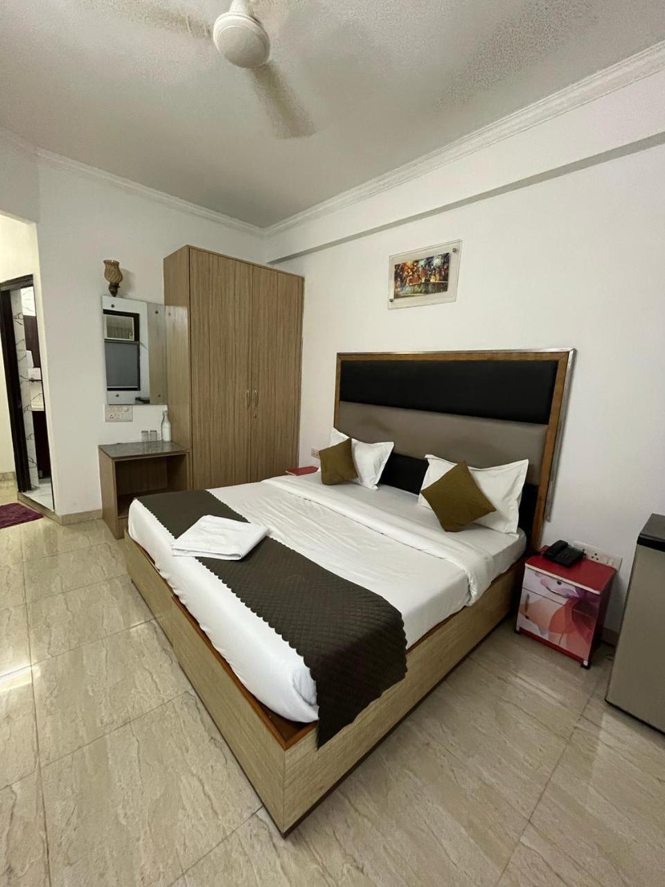 Hotel Vinayak Sector 43