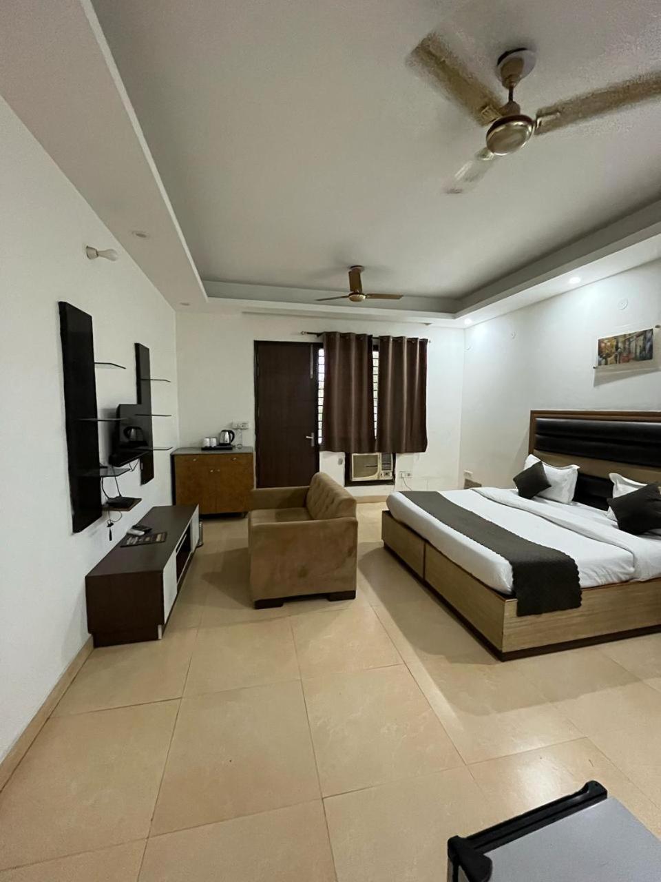 Vinayak Sector 43 3*