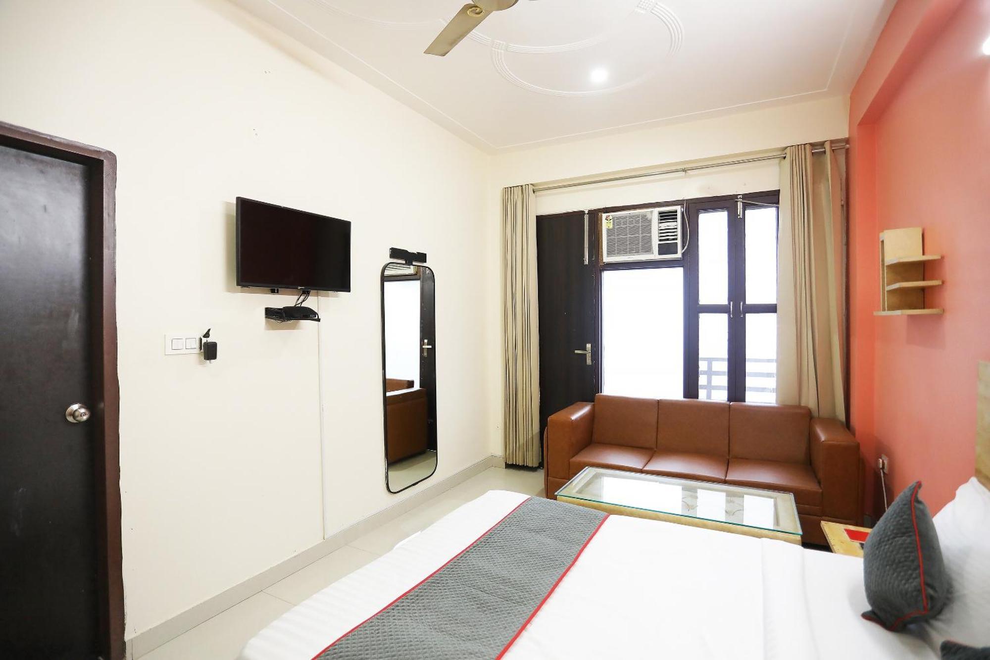 Super Townhouse Cloud Bay, Near Genpact, Sector-69, Hotel 4*