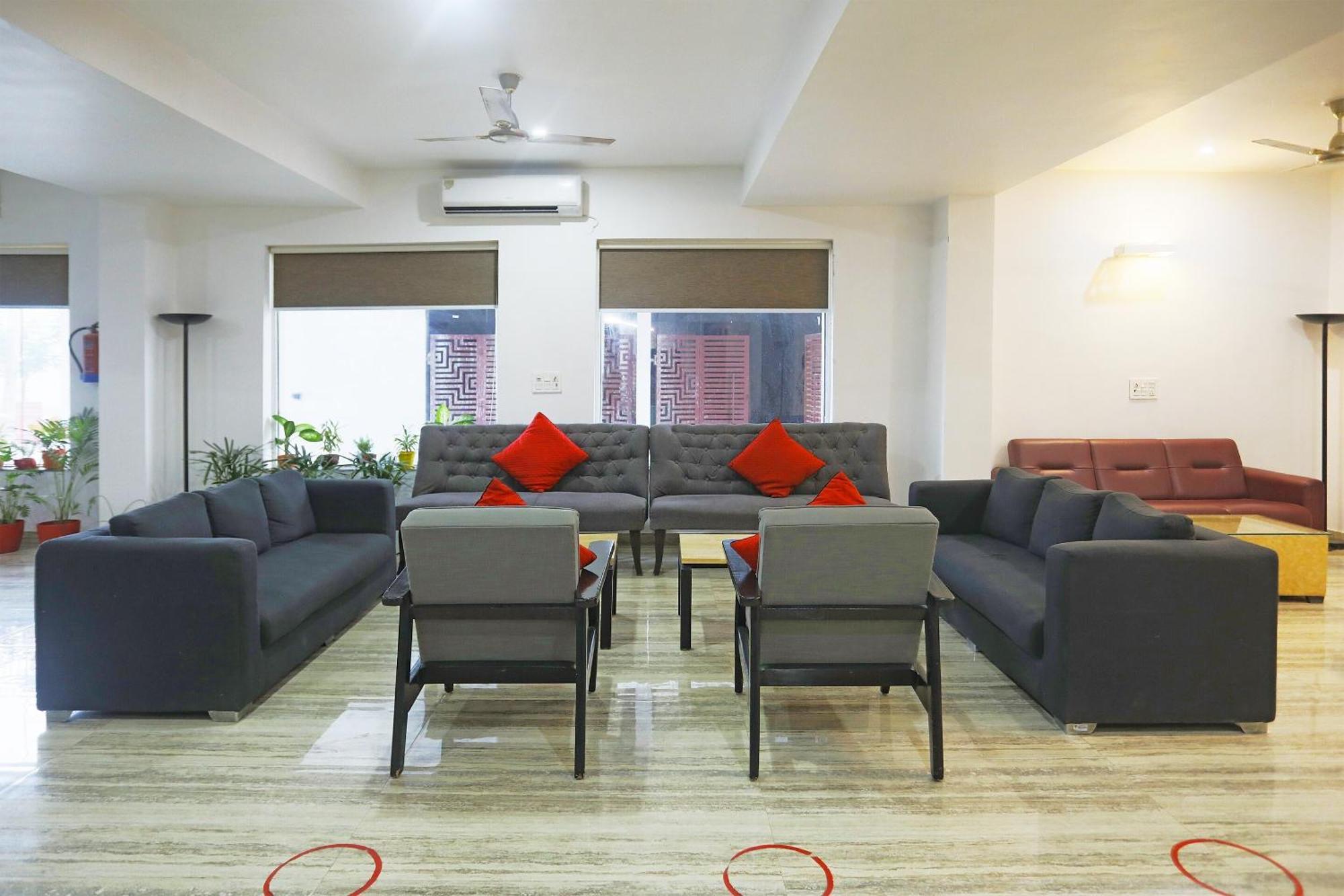 Hotel Super Townhouse Cloud Bay, Near Genpact, Sector-69, 4*