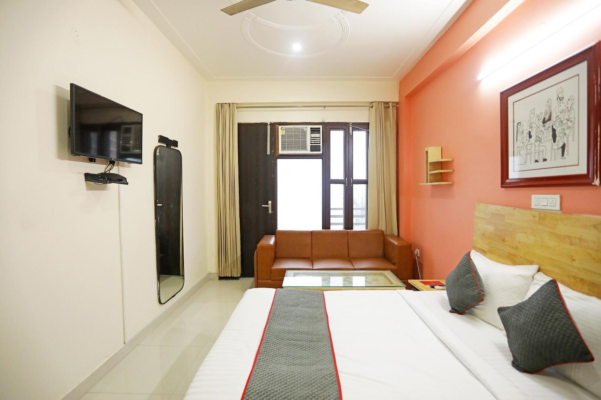 Hotel Super Townhouse Cloud Bay, Near Genpact, Sector-69,