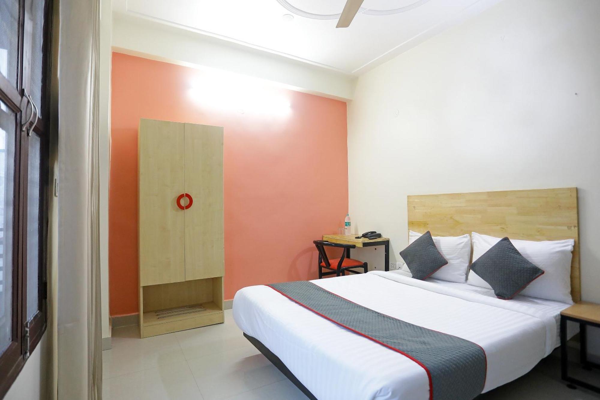 Super Townhouse Cloud Bay, Near Genpact, Sector-69, 4*