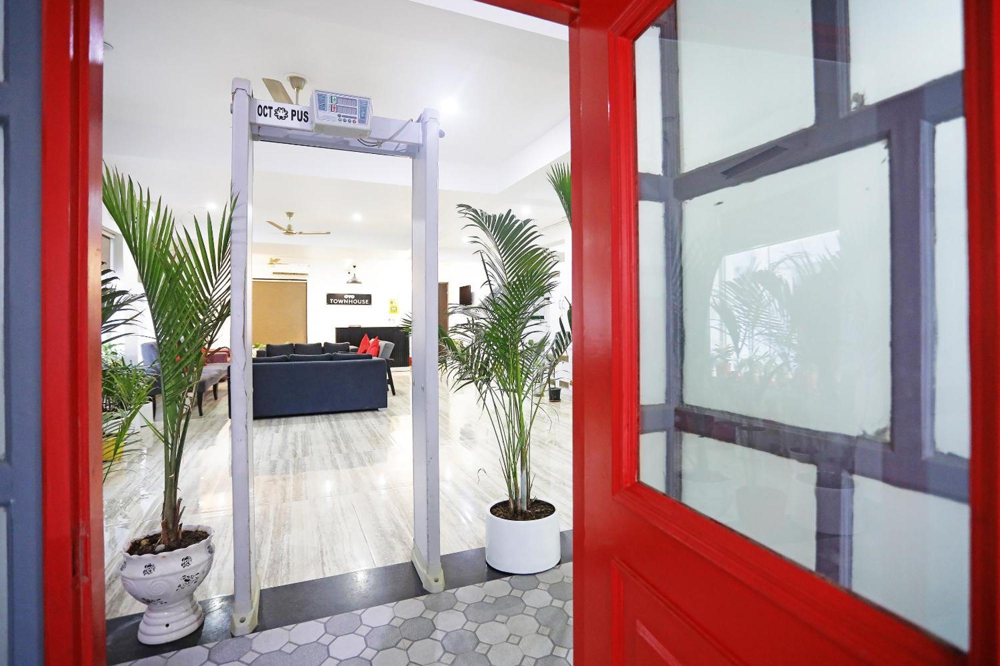 Super Townhouse Cloud Bay, Near Genpact, Sector-69, Gurgaon