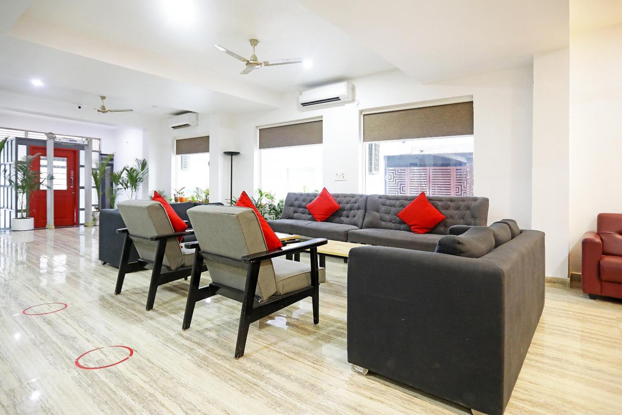 Super Townhouse Cloud Bay, Near Genpact, Sector-69, 4* Gurgaon