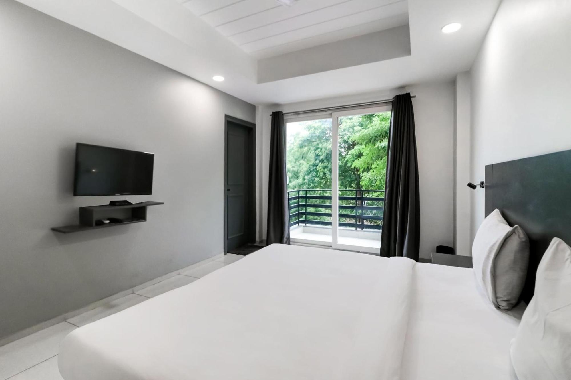 Townhouse South 2 Sector 49 Hotel