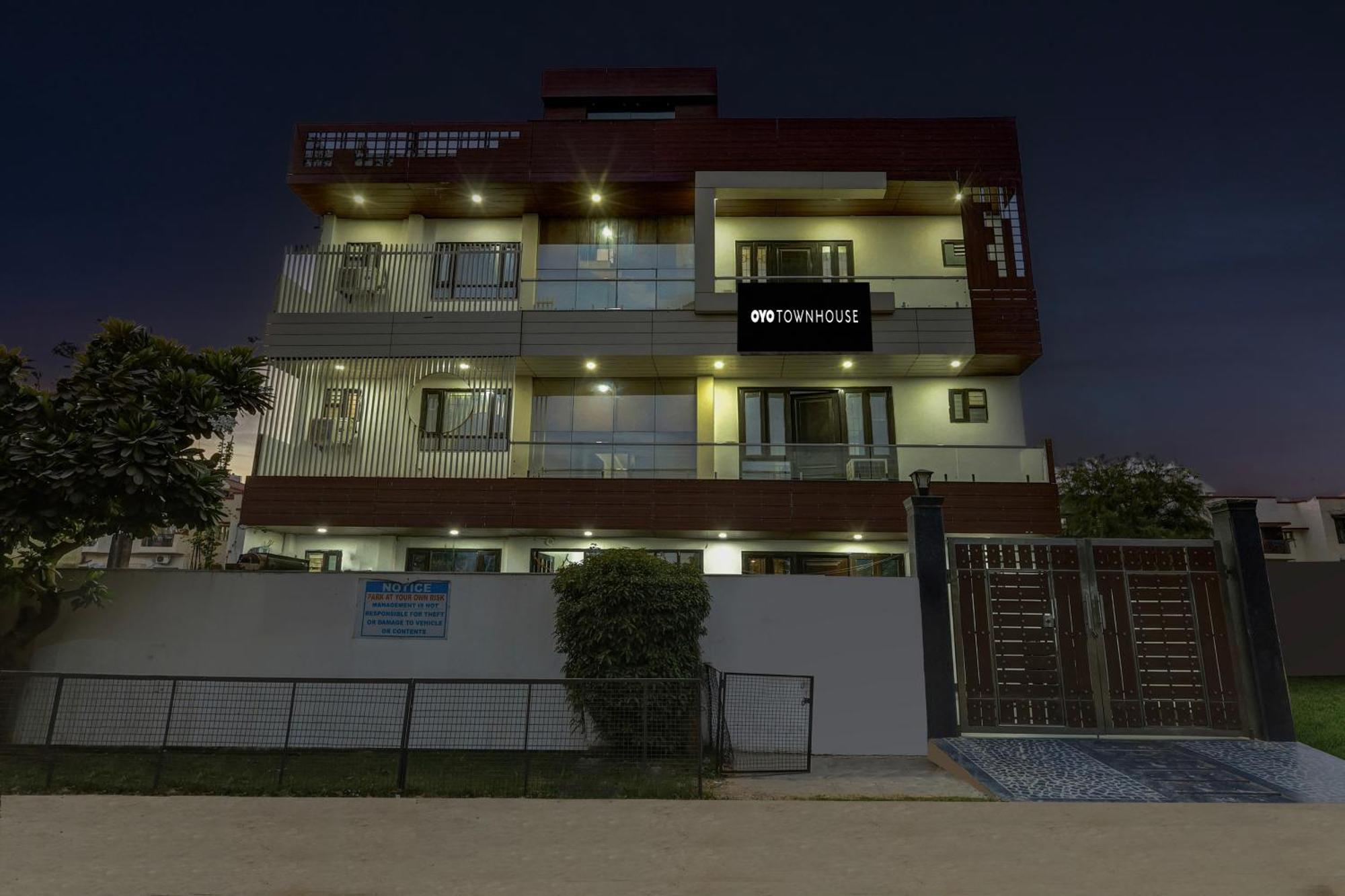 Super Townhouse Mayfield Garden Nearby Golf Course Road * Gurgaon