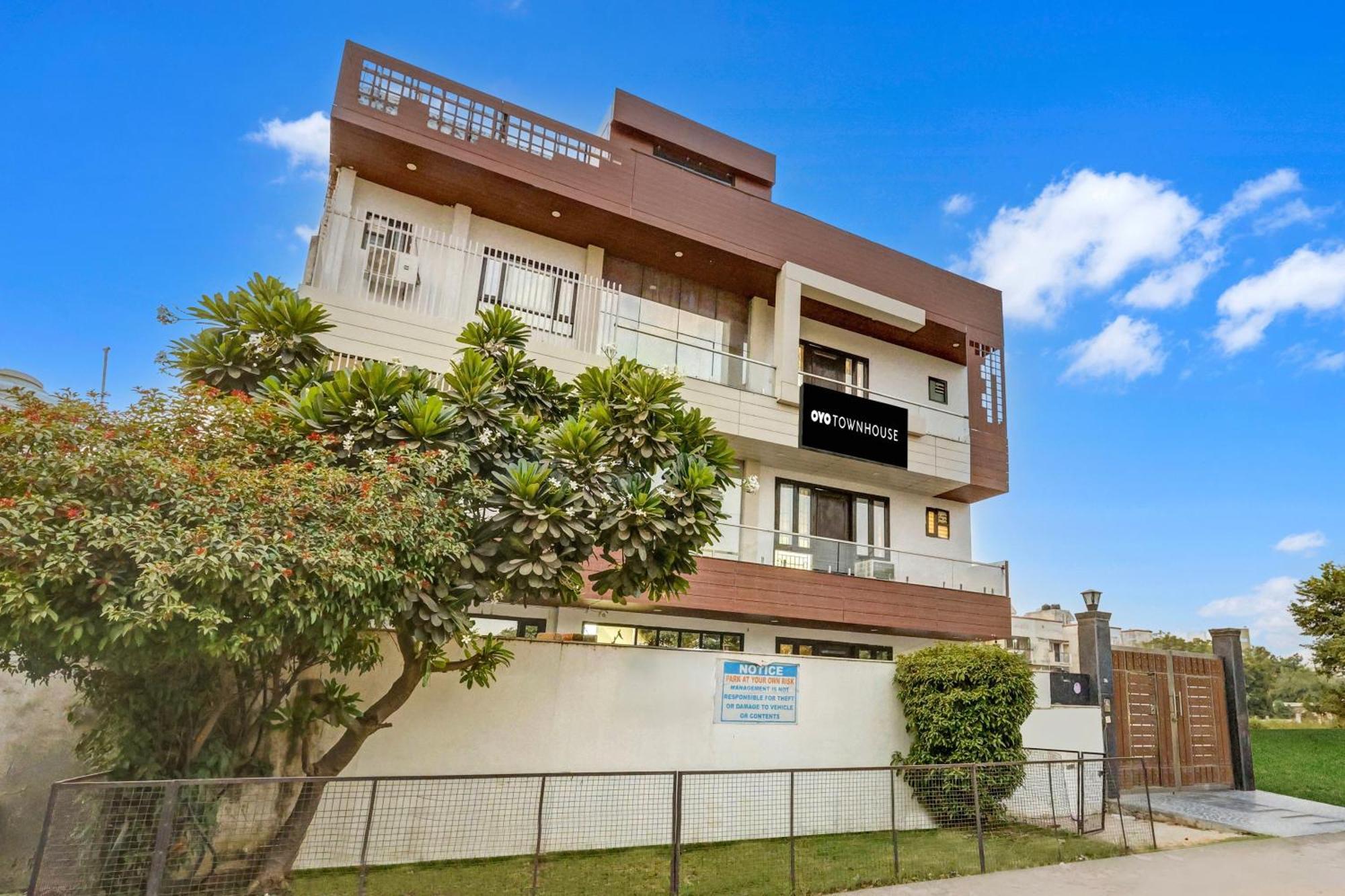 Super Townhouse Mayfield Garden Nearby Golf Course Road