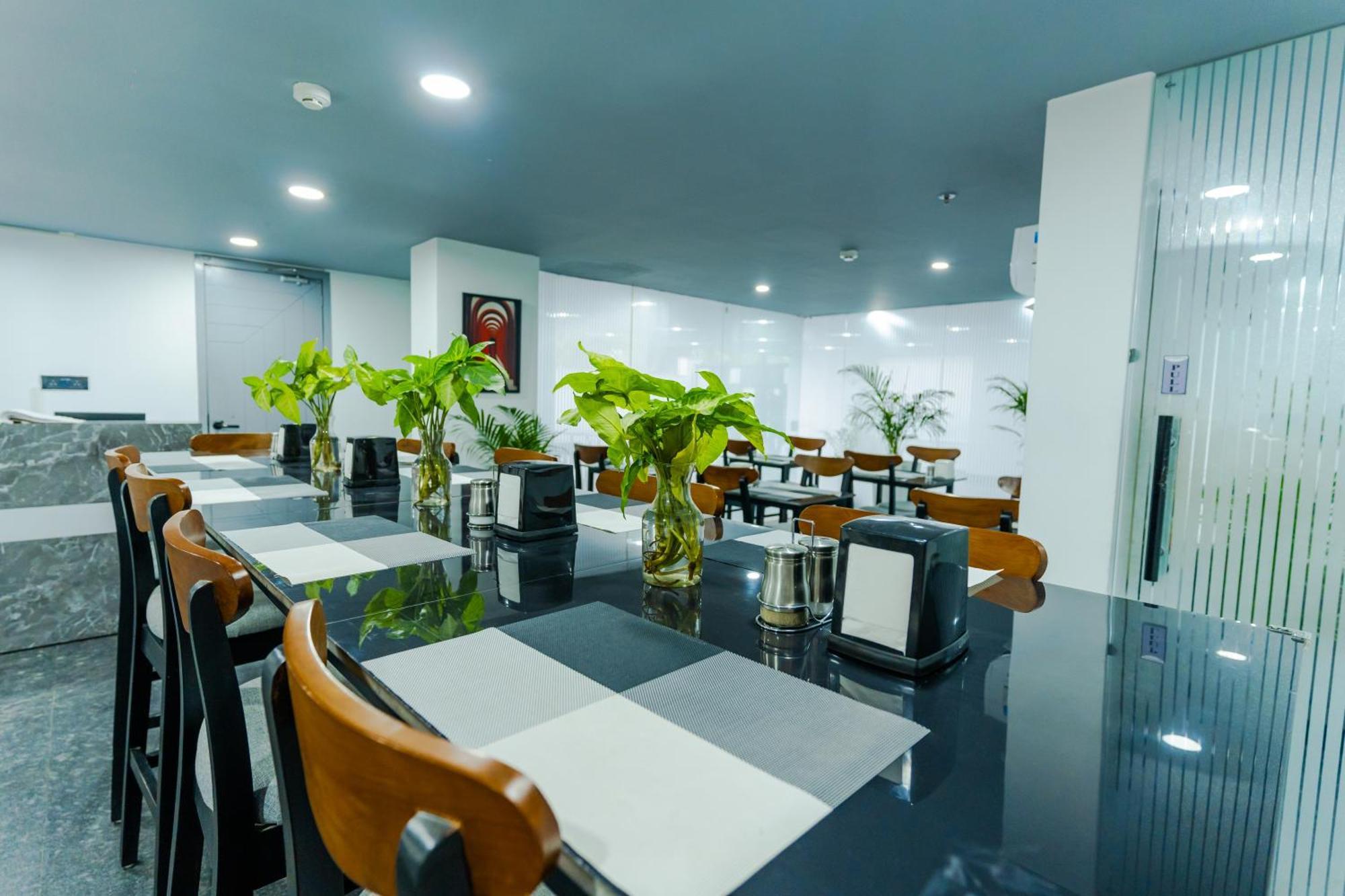 Bedchambers Luxury Near Golf Course Road