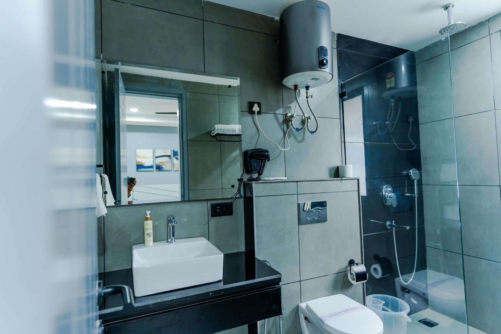 Apartment Bedchambers Luxury Near Golf Course Road