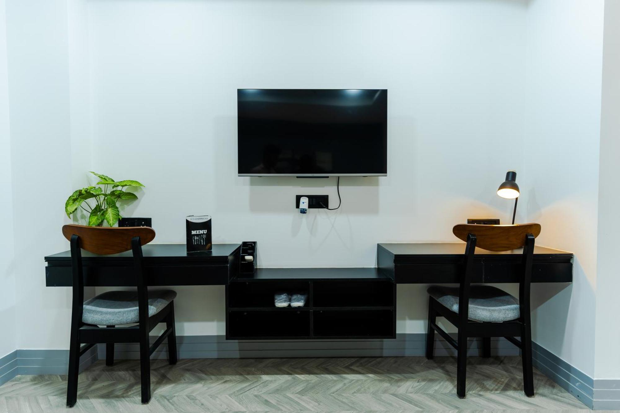Bedchambers Luxury Near Golf Course Road Apartment Gurgaon