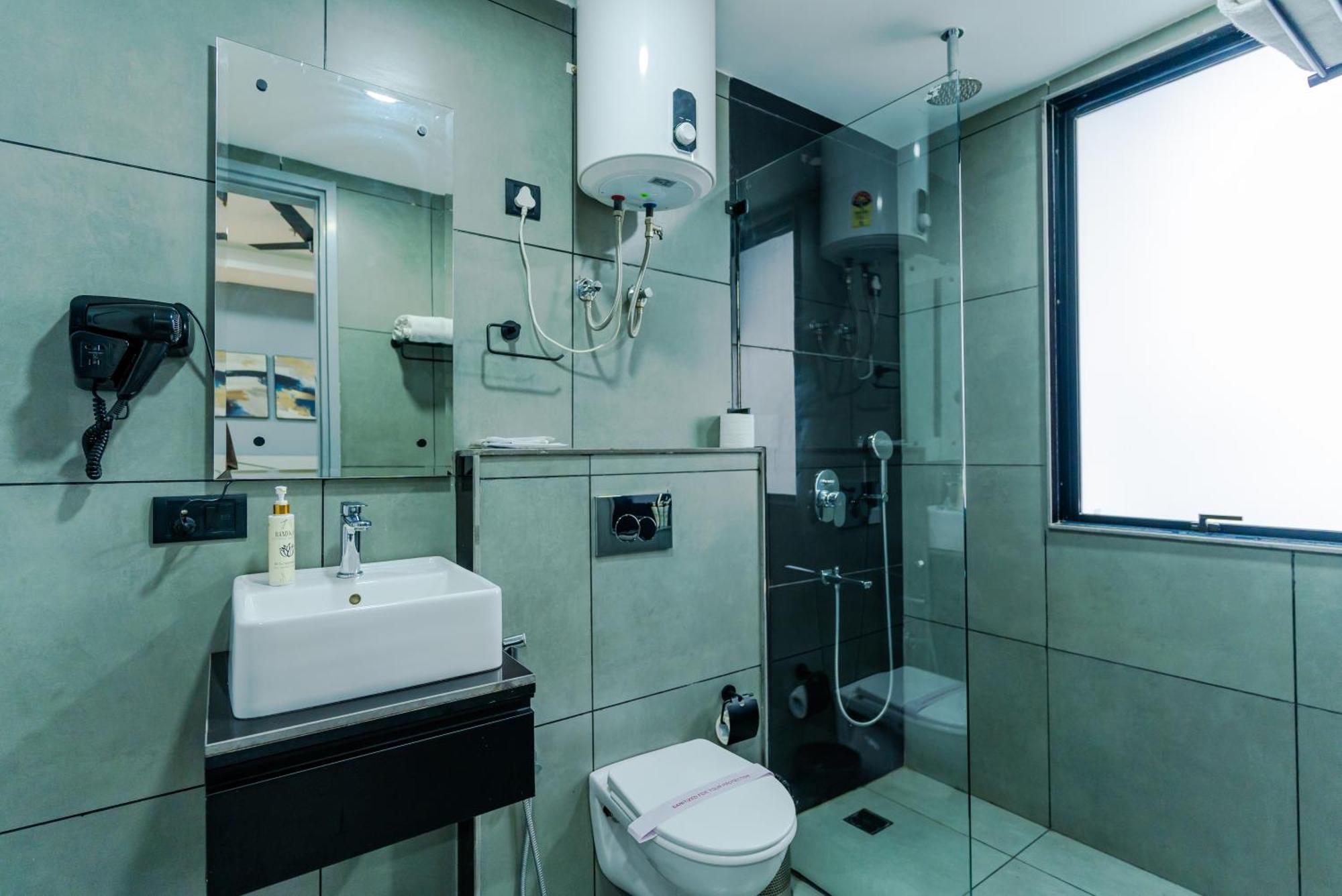 Apartment Bedchambers Luxury Near Golf Course Road Gurgaon