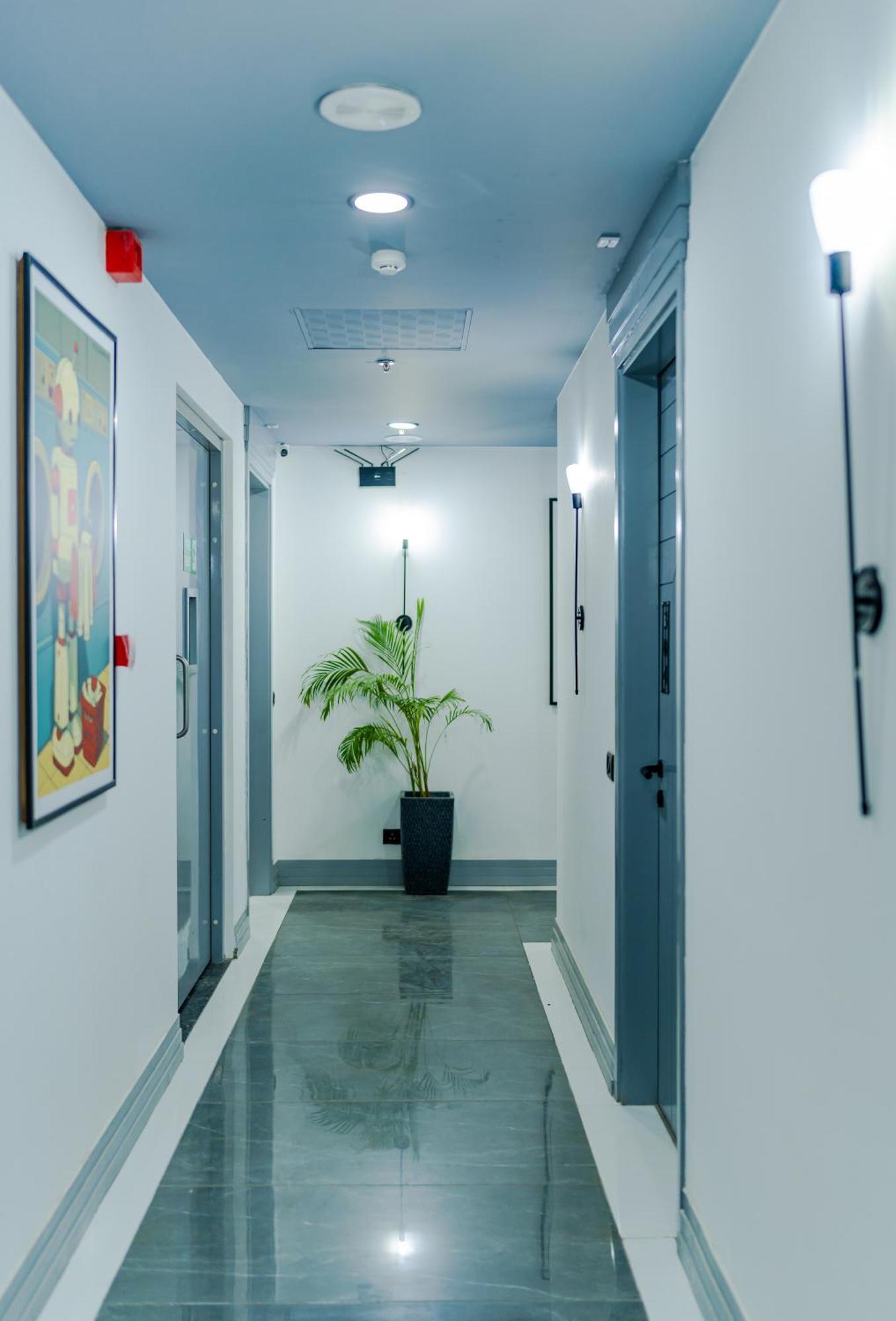 Bedchambers Luxury Near Golf Course Road