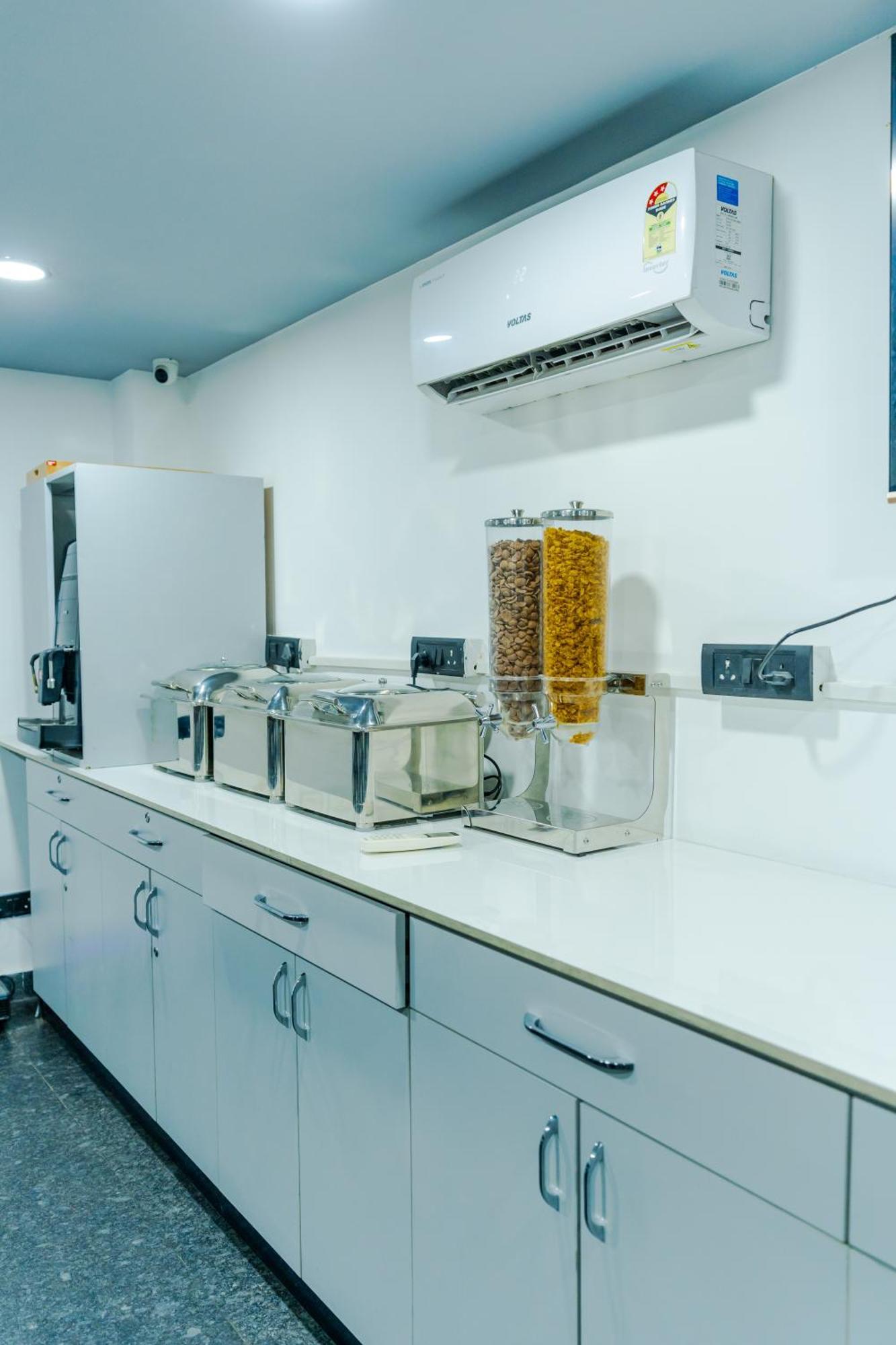 Bedchambers Luxury Near Golf Course Road Apartment *