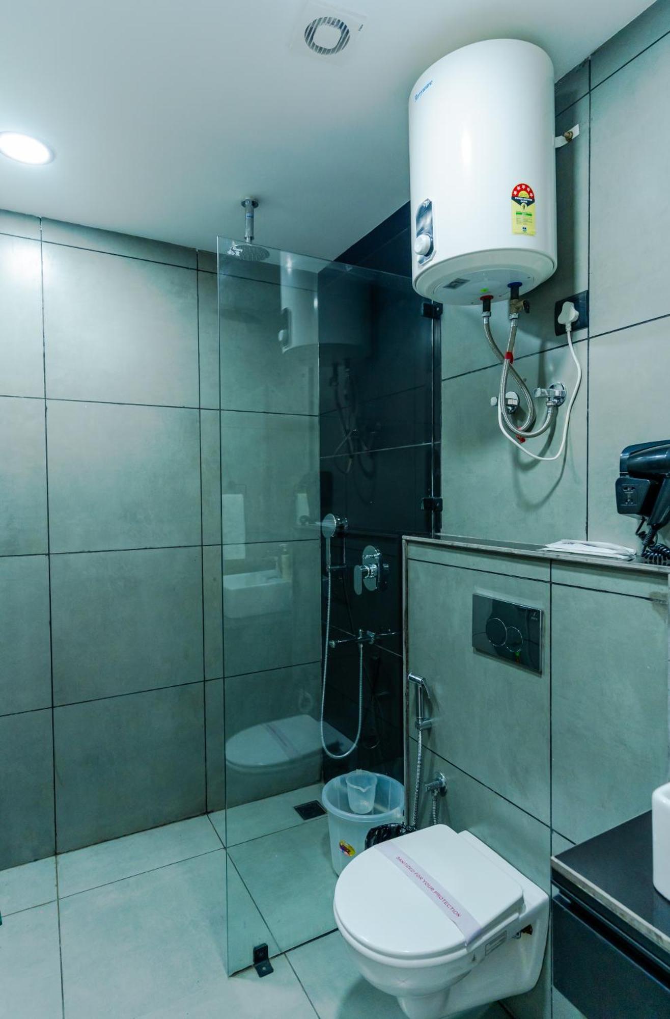 Bedchambers Luxury Near Golf Course Road *