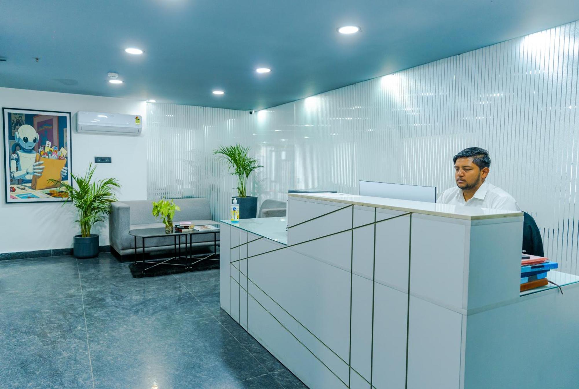 Apartment Bedchambers Luxury Near Golf Course Road