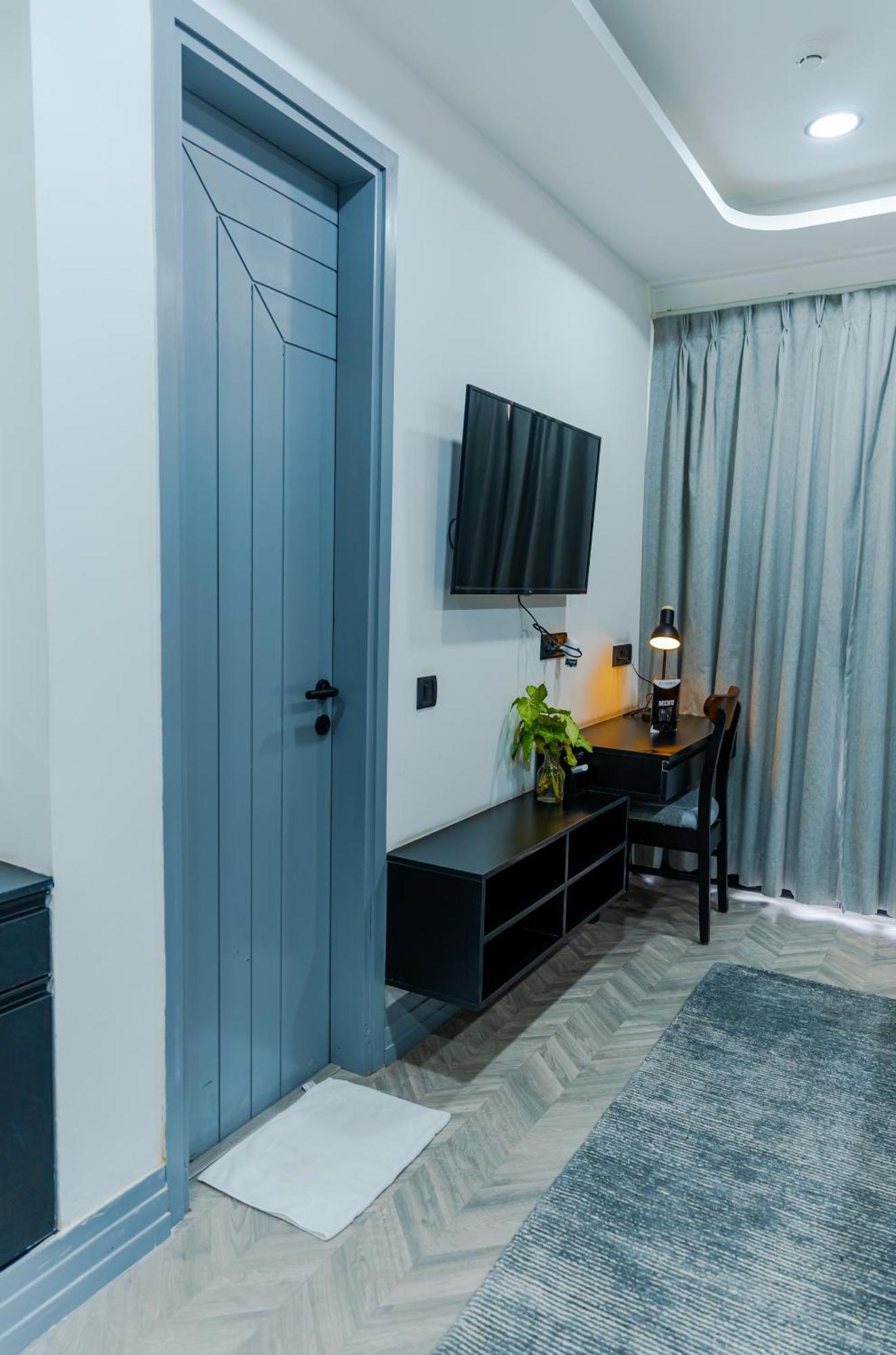 Bedchambers Luxury Near Golf Course Road Apartment *