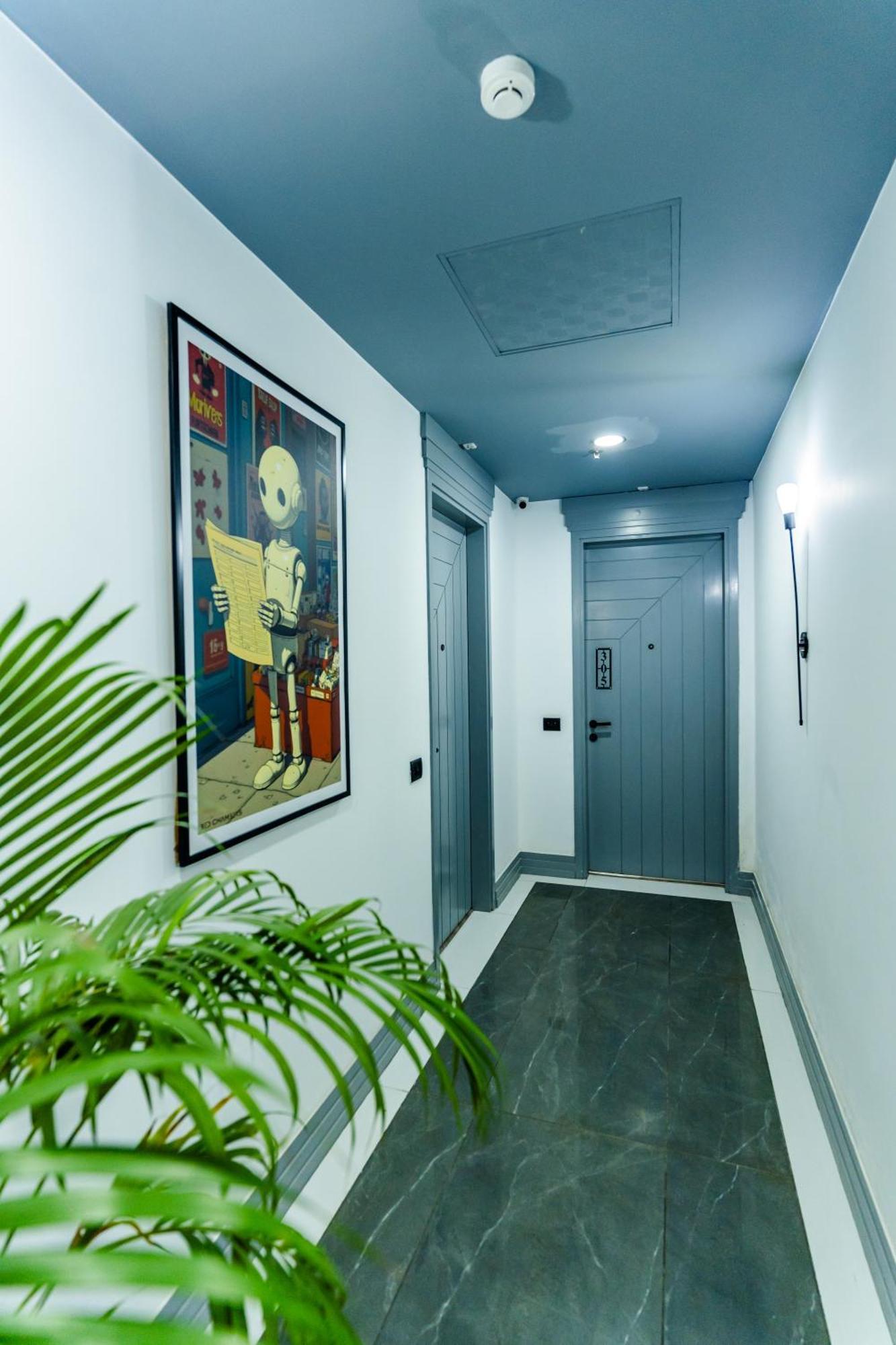 Bedchambers Luxury Near Golf Course Road *