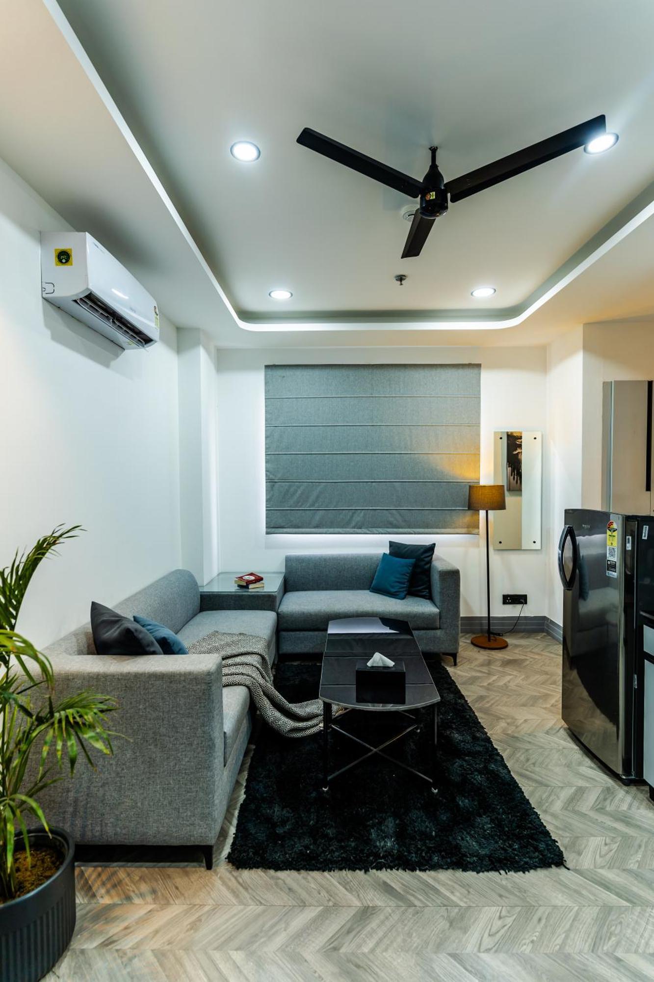 Bedchambers Luxury Near Golf Course Road