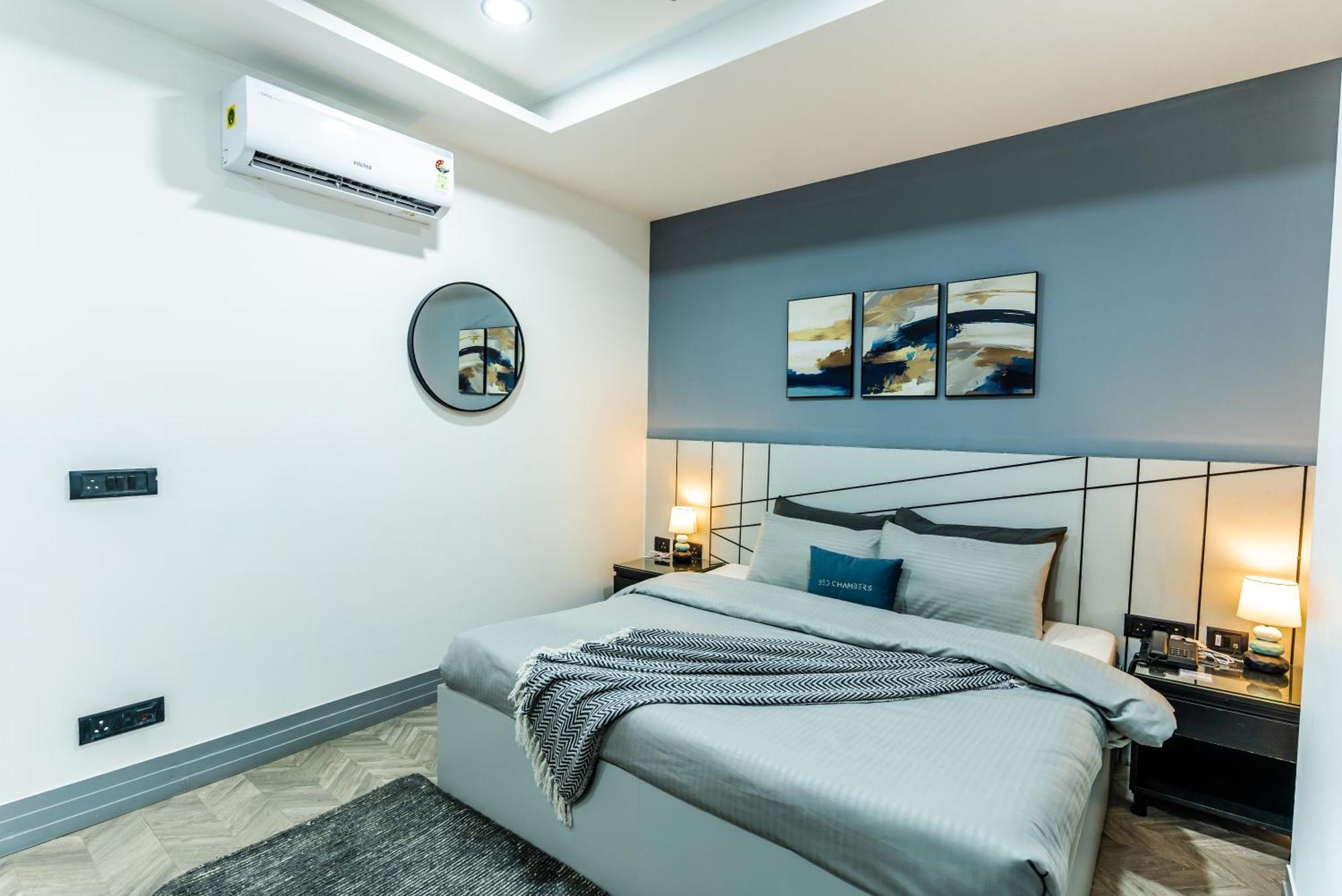 Apartment Bedchambers Luxury Near Golf Course Road
