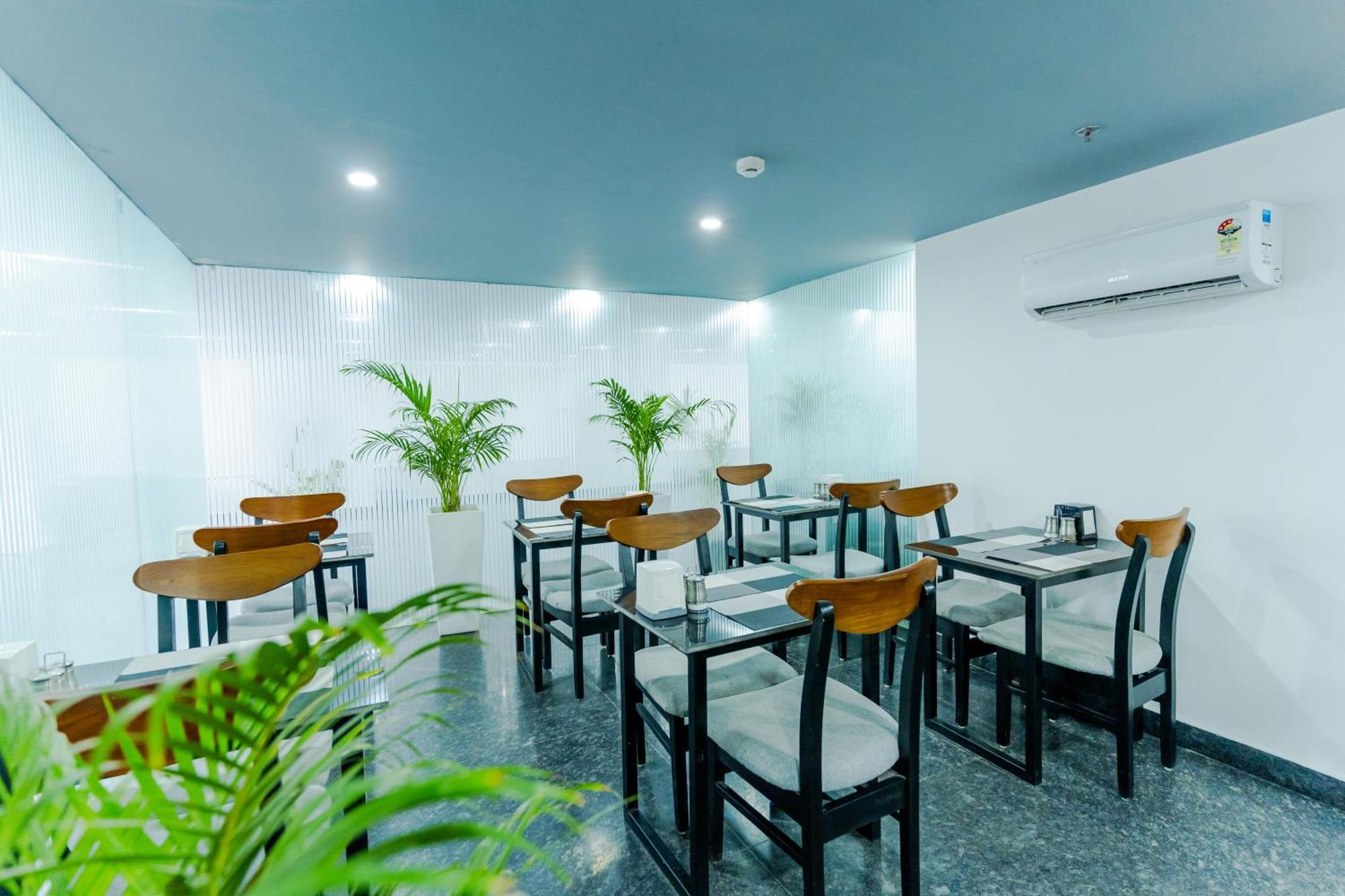 Bedchambers Luxury Near Golf Course Road *