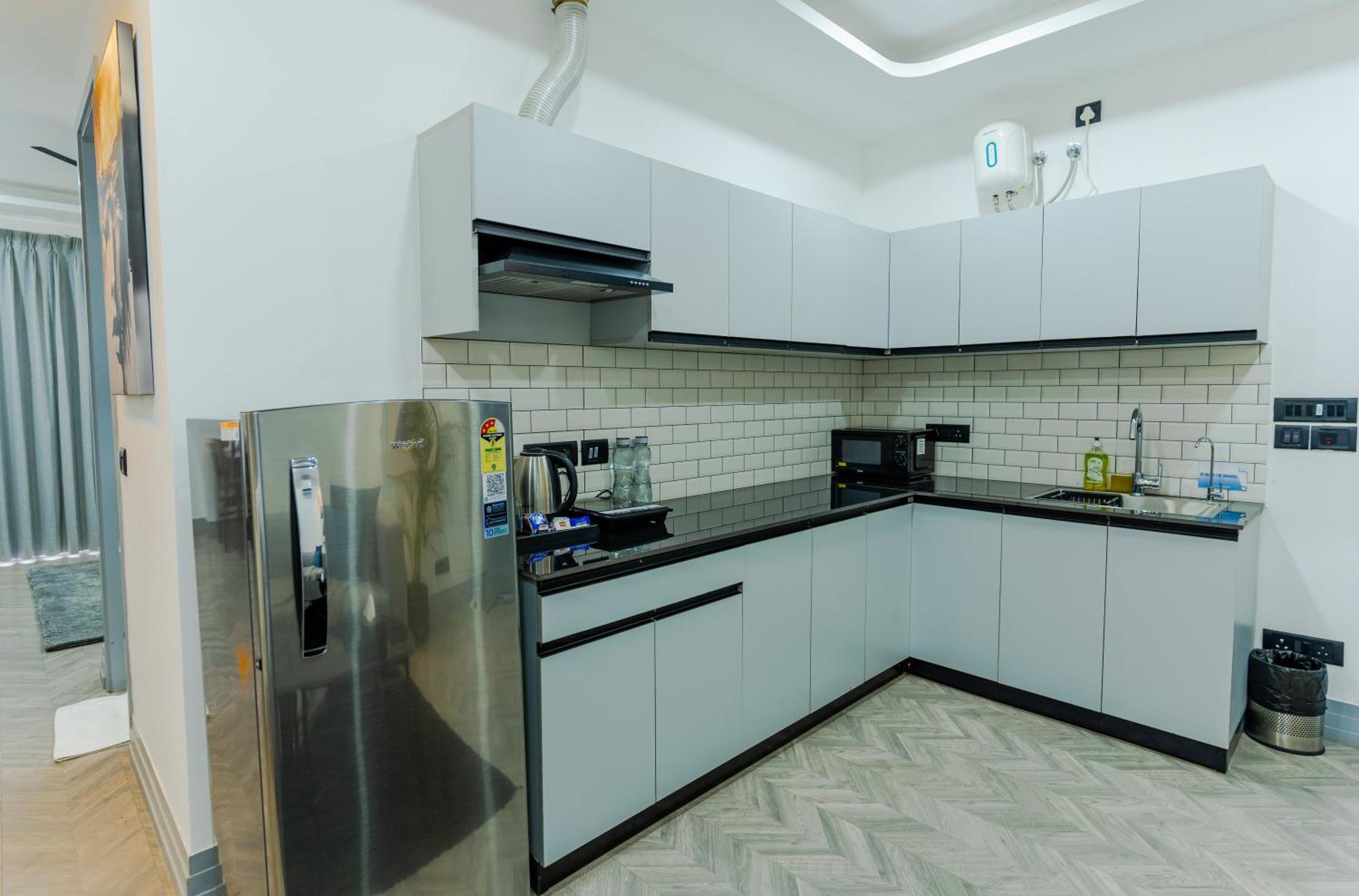 Bedchambers Luxury Near Golf Course Road Apartment *