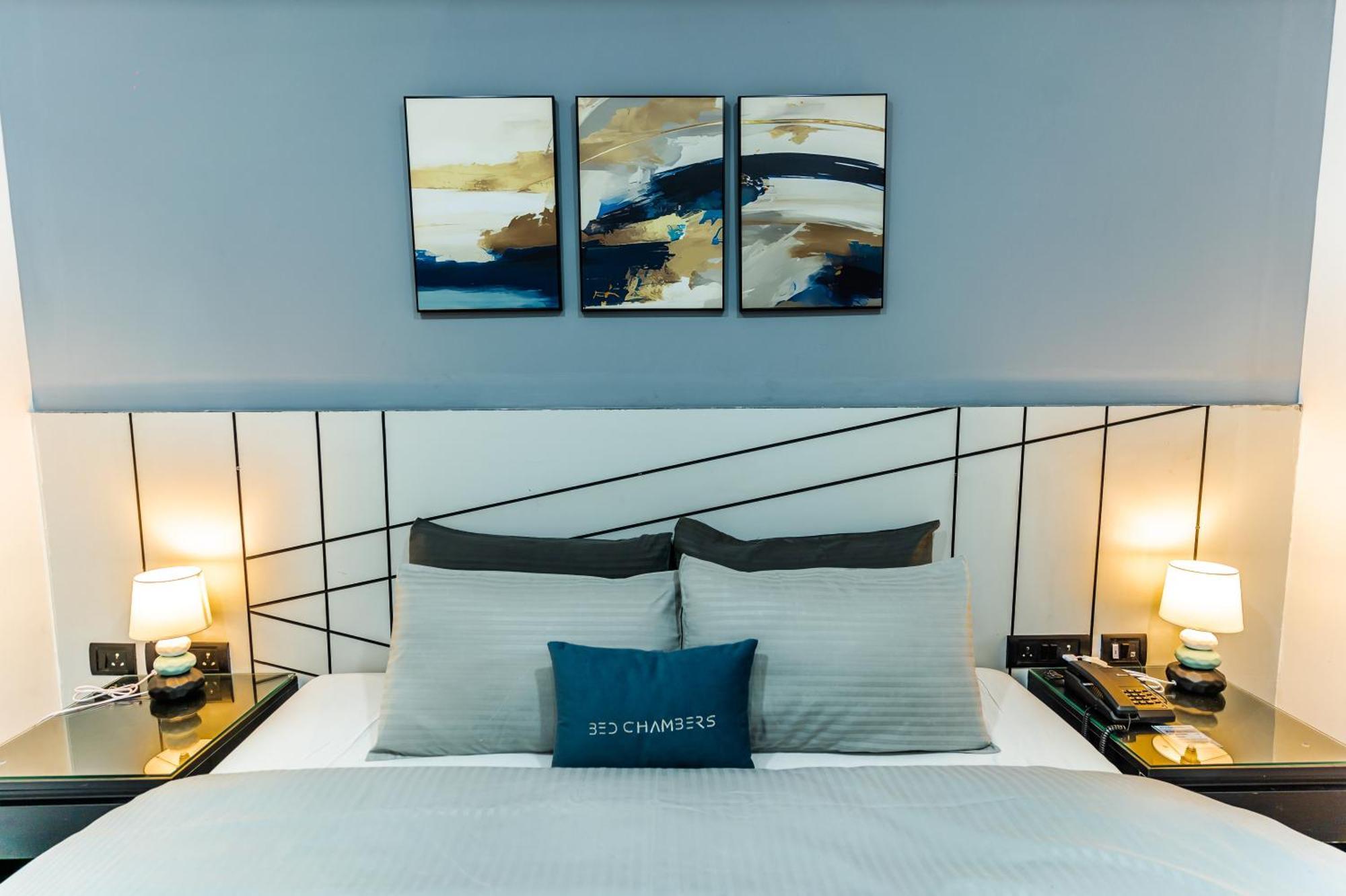 Bedchambers Luxury Near Golf Course Road *