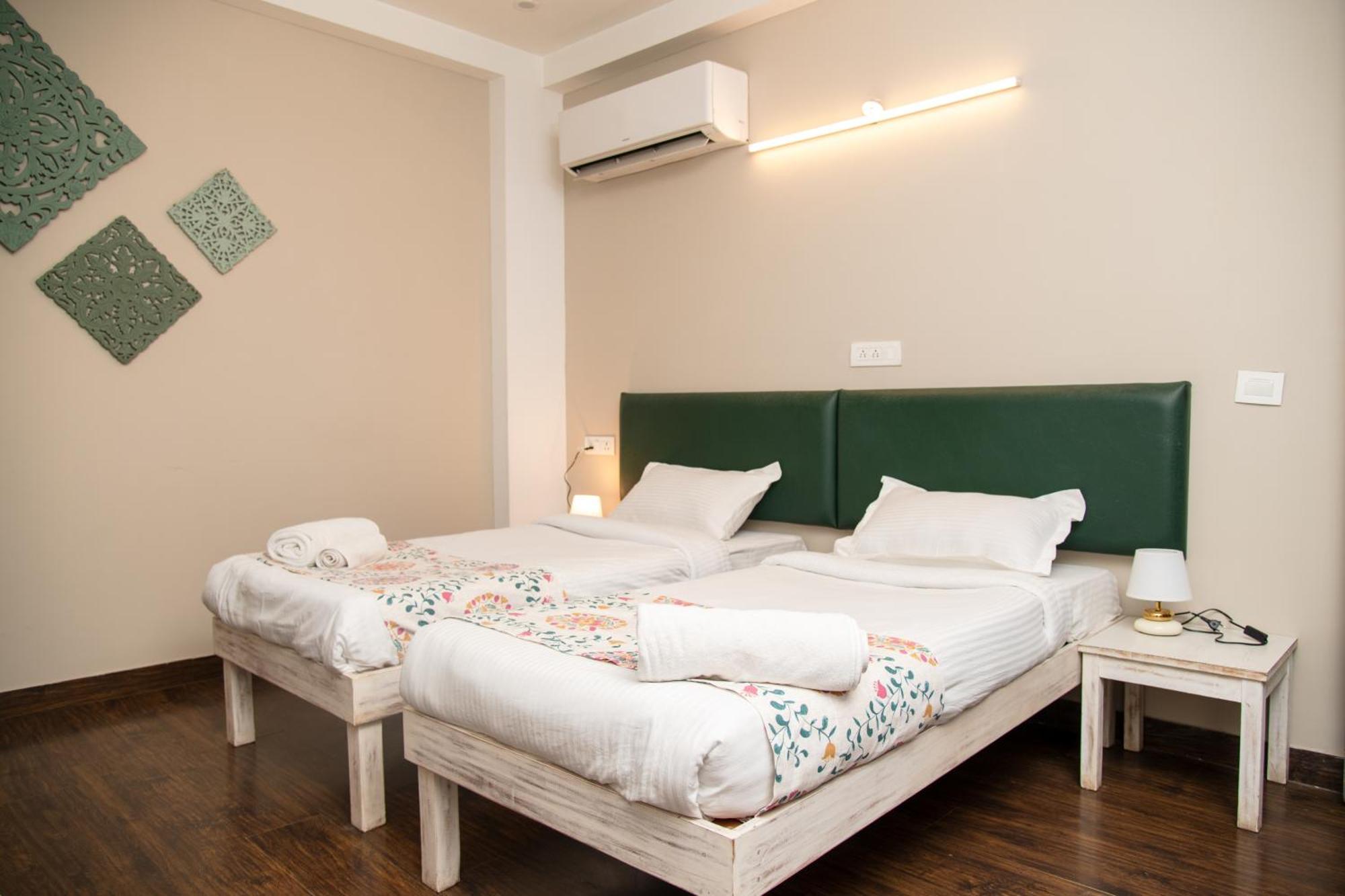 Hotel Vamsor Heights 30 Gurgaon
