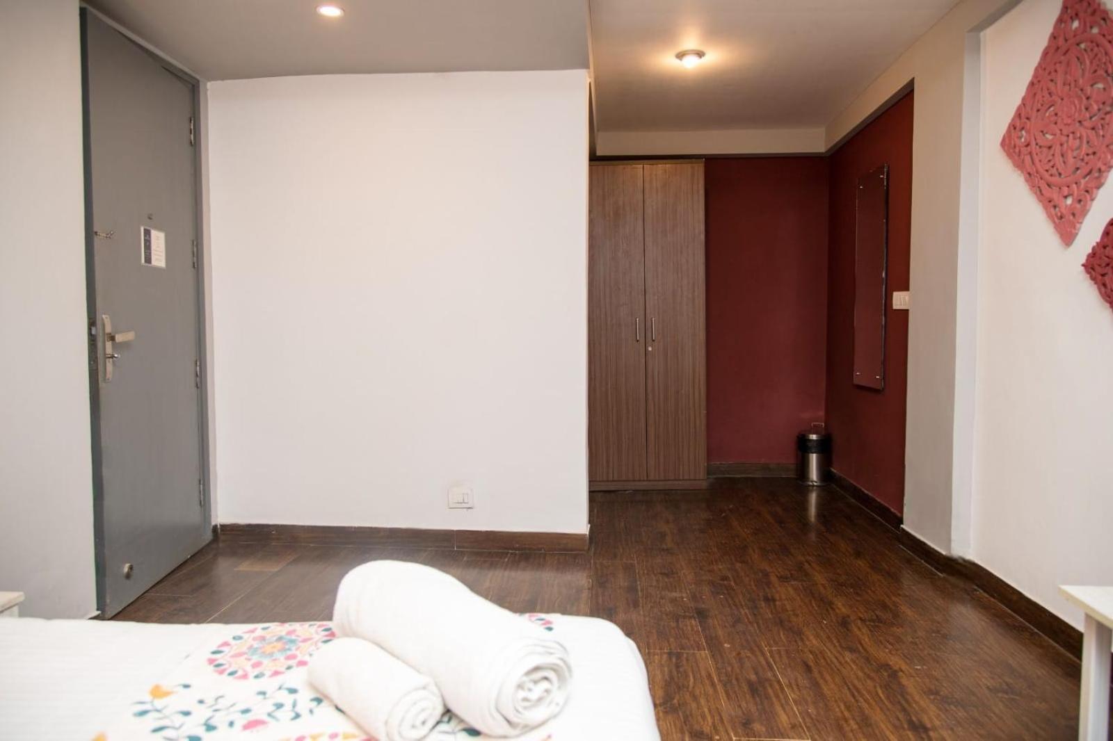 Hotel Vamsor Heights 30 Gurgaon