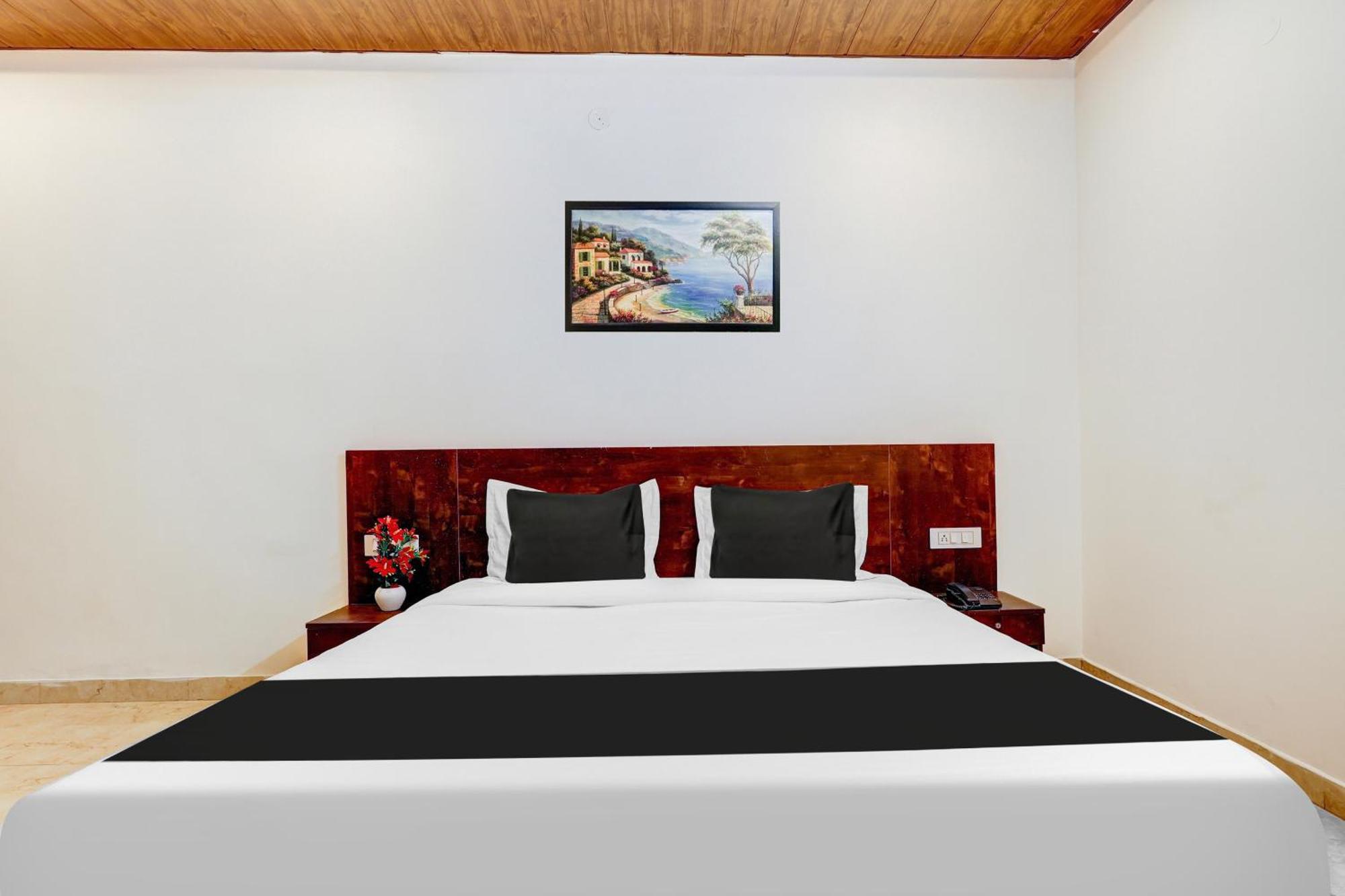 Hotel Super Townhouse Mayfield Garden Nearby Golf Course Road *
