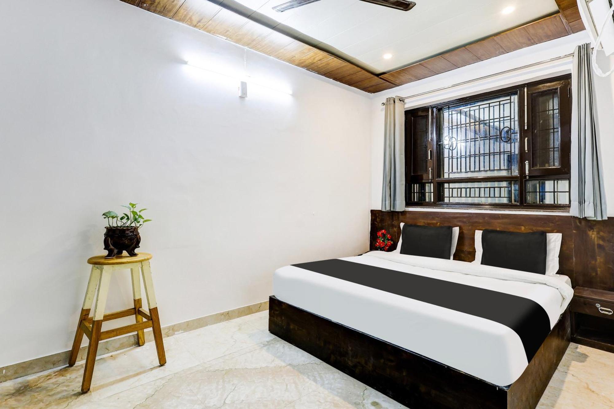 Hotel Super Townhouse Mayfield Garden Nearby Golf Course Road