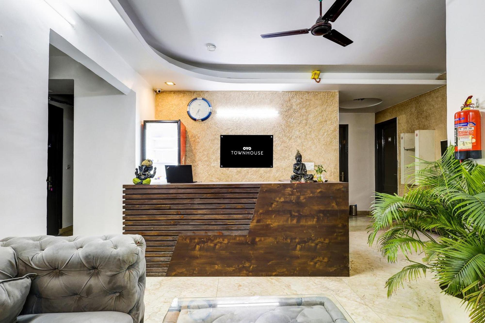 Hotel Super Townhouse Mayfield Garden Nearby Golf Course Road Gurgaon