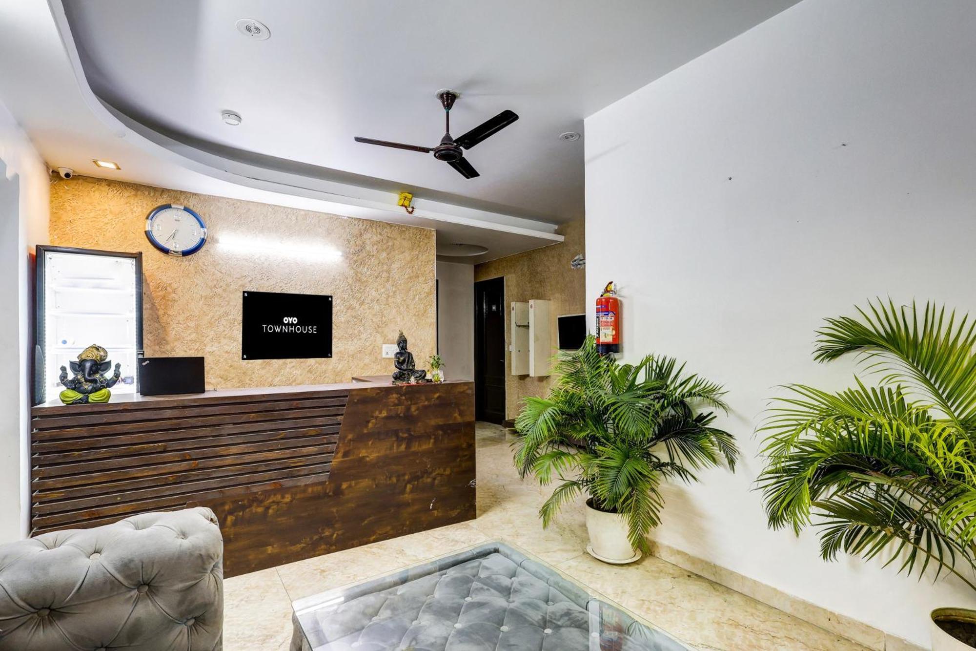 Super Townhouse Mayfield Garden Nearby Golf Course Road Hotel Gurgaon