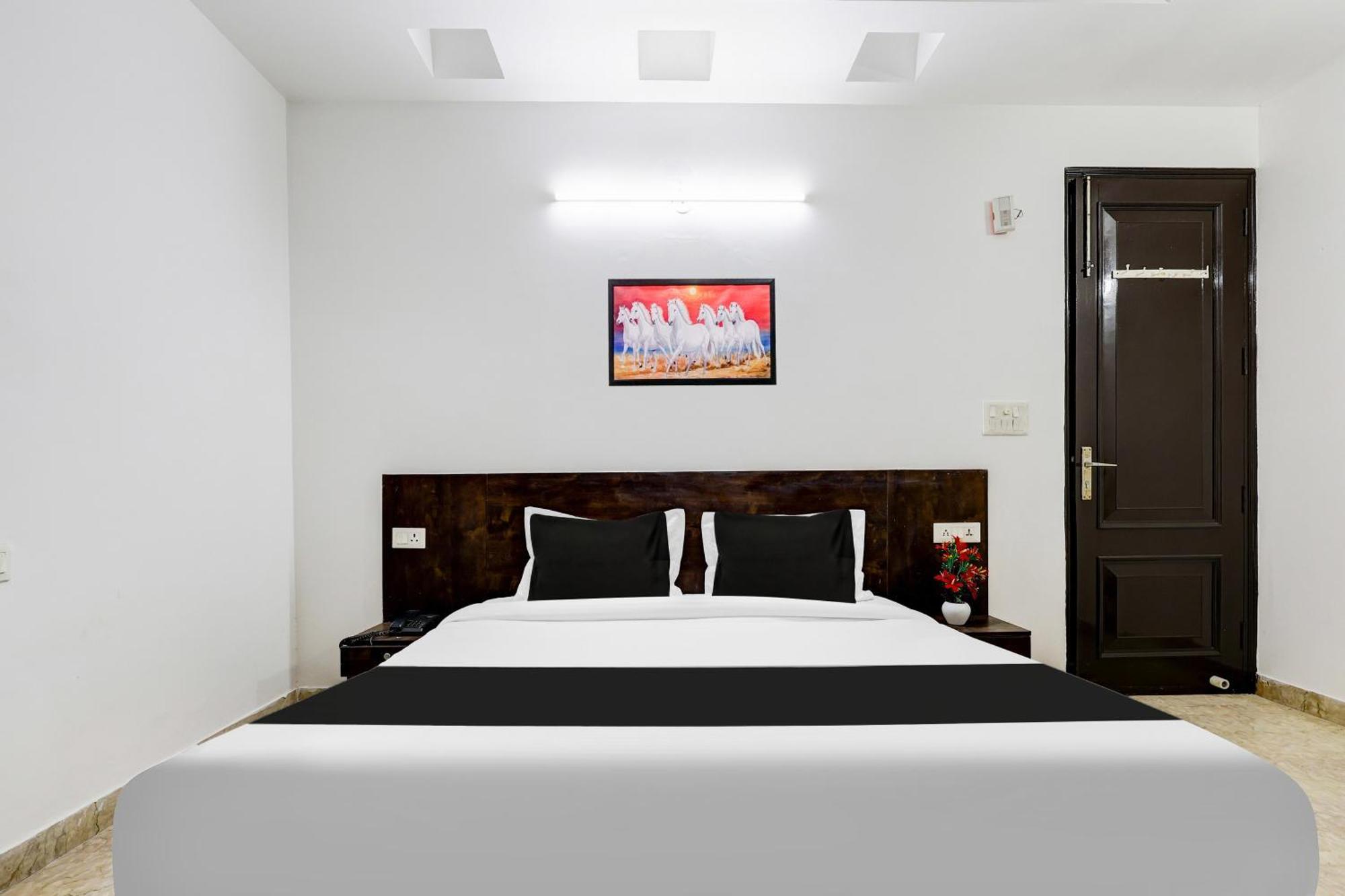 Hotel Super Townhouse Mayfield Garden Nearby Golf Course Road Gurgaon