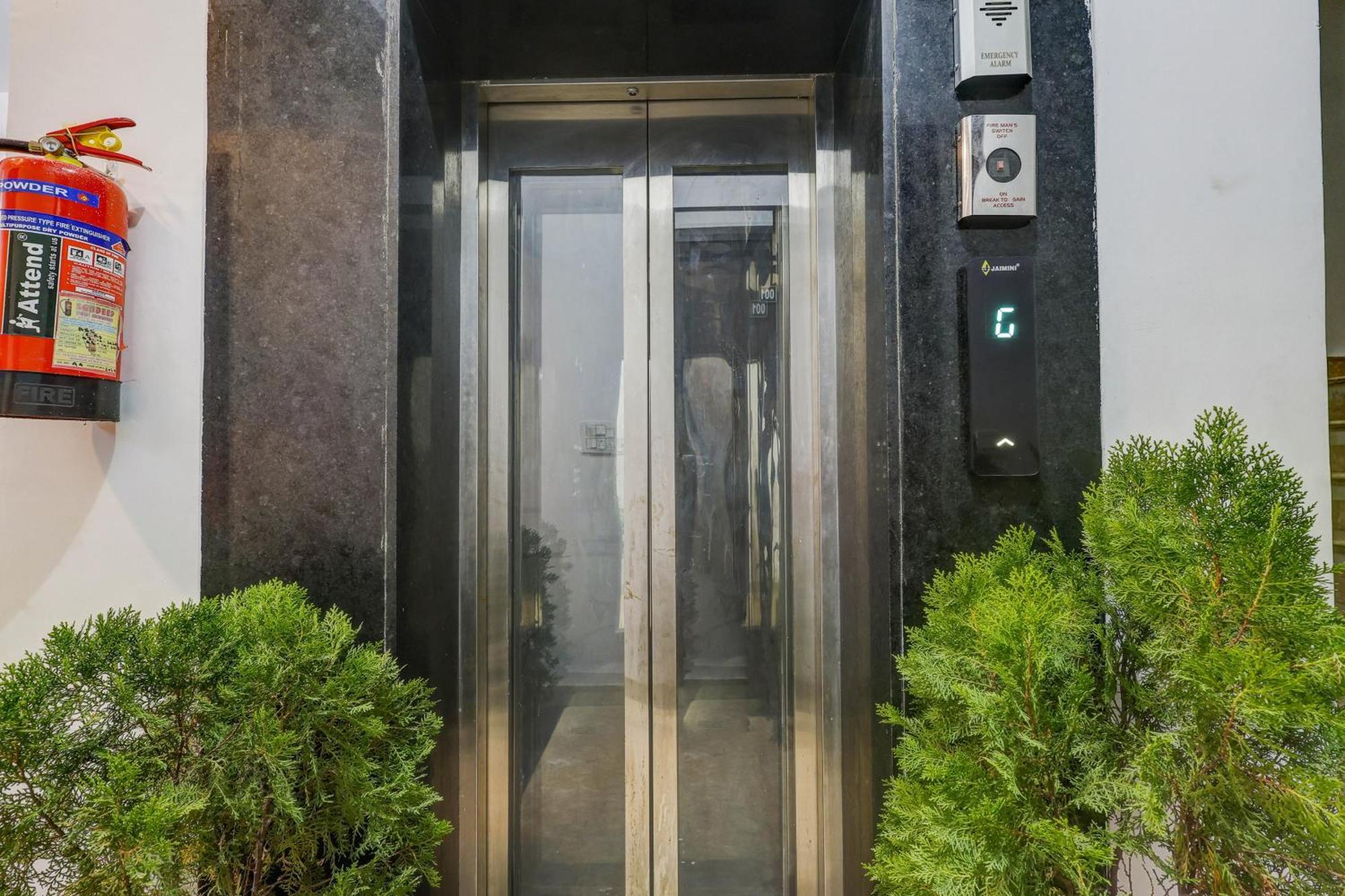 Super Townhouse Mayfield Garden Nearby Golf Course Road * Gurgaon