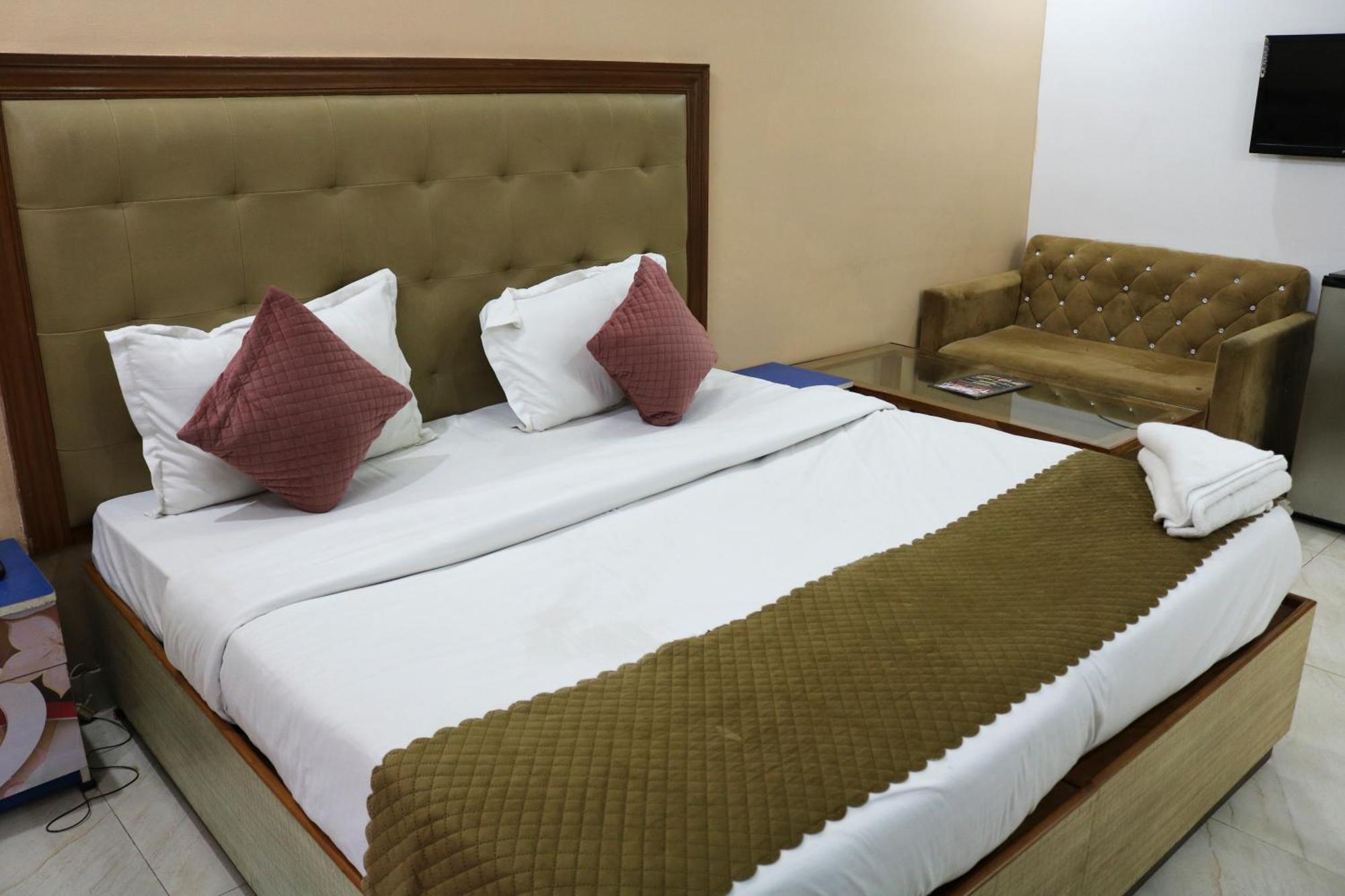 Hotel Vinayak Sector 43 3*