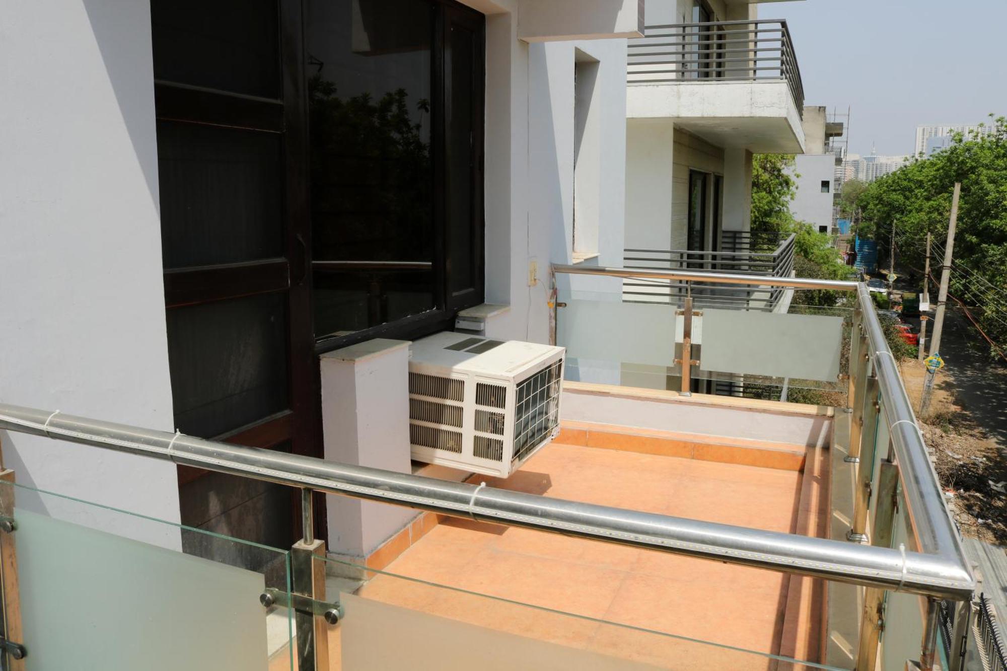 Vinayak Sector 43 3*